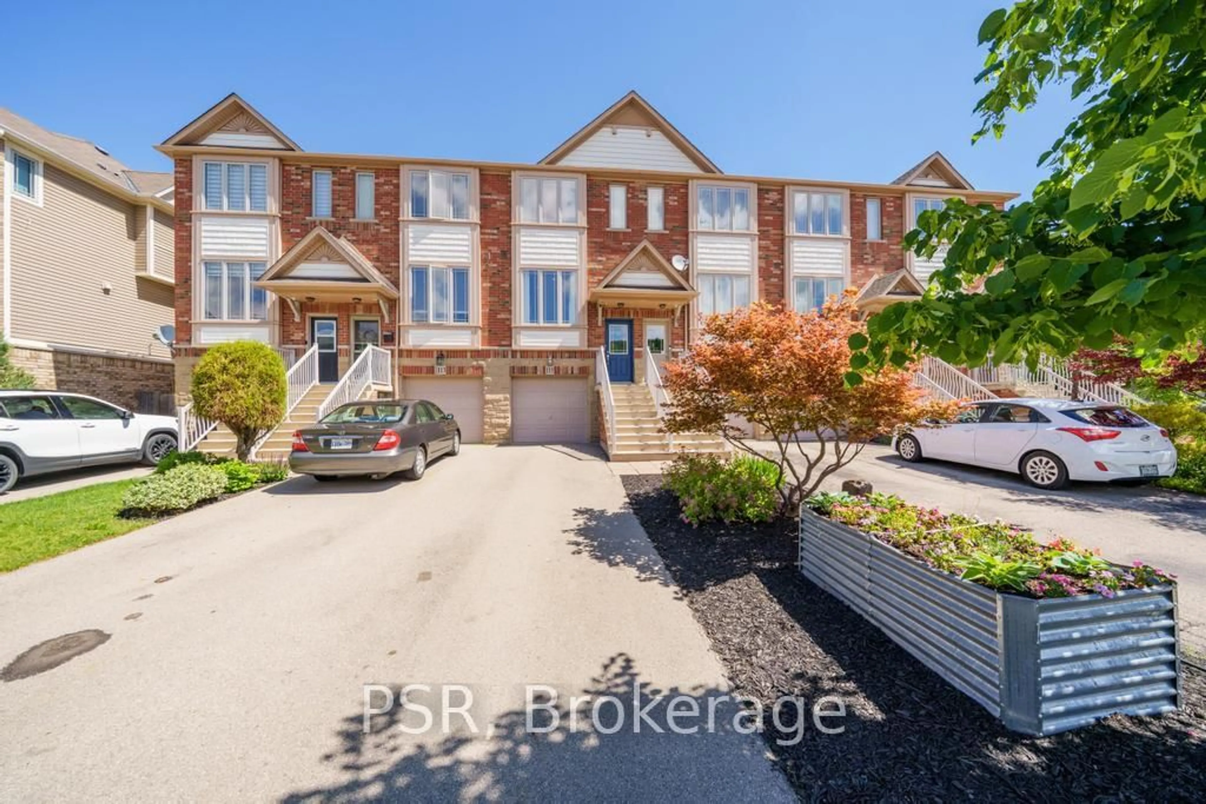A pic from outside/outdoor area/front of a property/back of a property/a pic from drone, street for 115 Willow Lane, Grimsby Ontario L3M 0A7