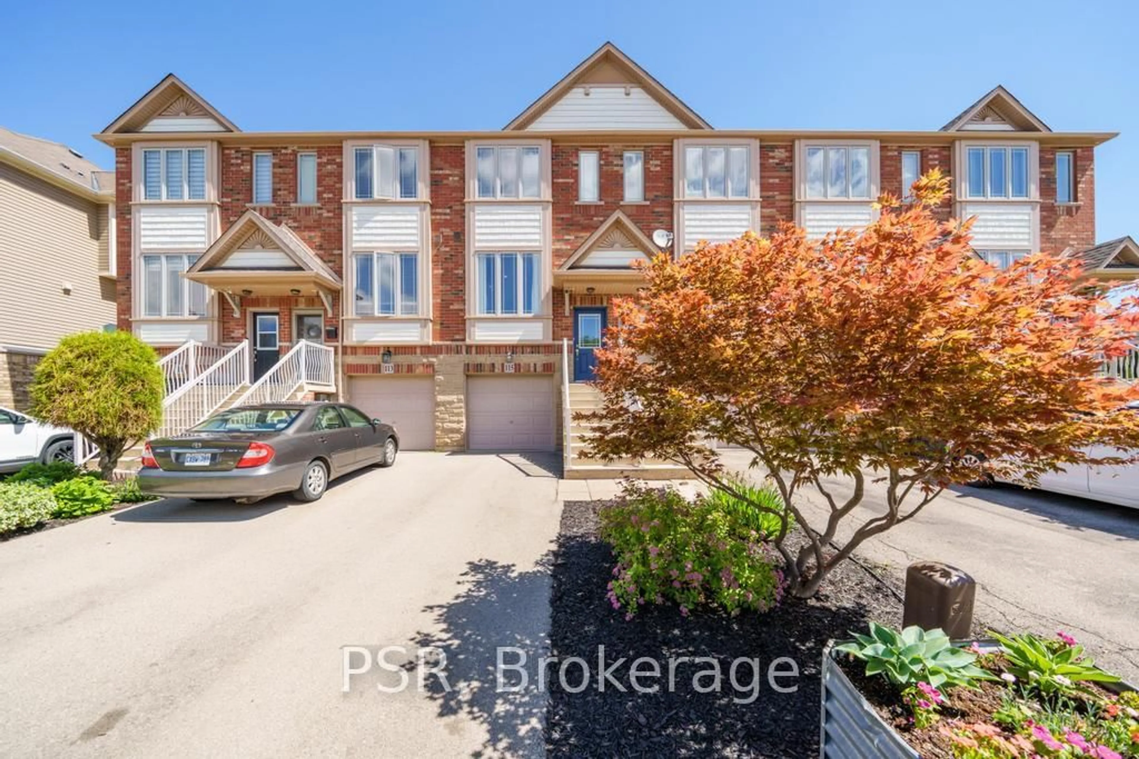 A pic from outside/outdoor area/front of a property/back of a property/a pic from drone, street for 115 Willow Lane, Grimsby Ontario L3M 0A7