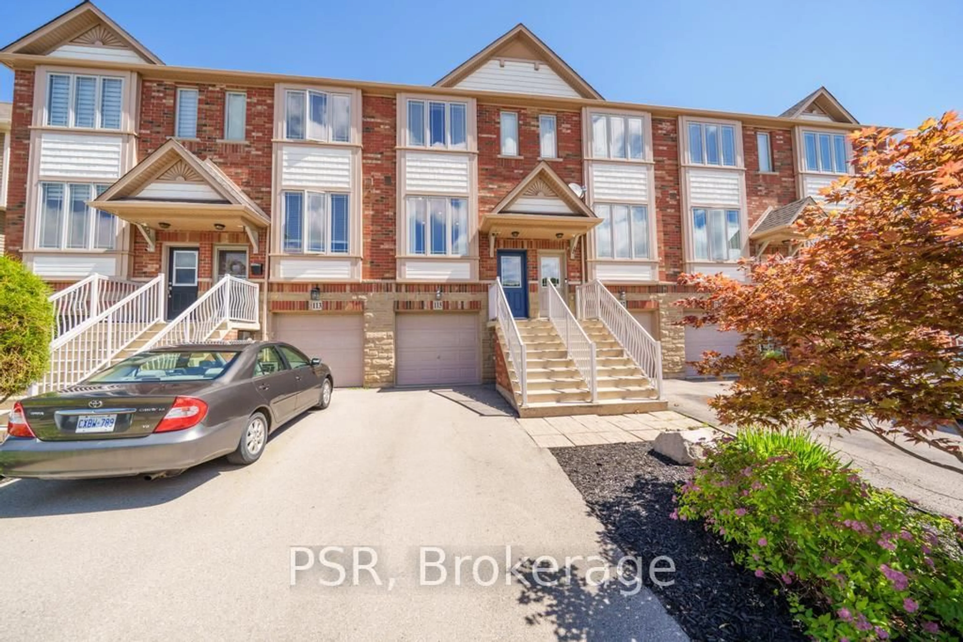 A pic from outside/outdoor area/front of a property/back of a property/a pic from drone, street for 115 Willow Lane, Grimsby Ontario L3M 0A7