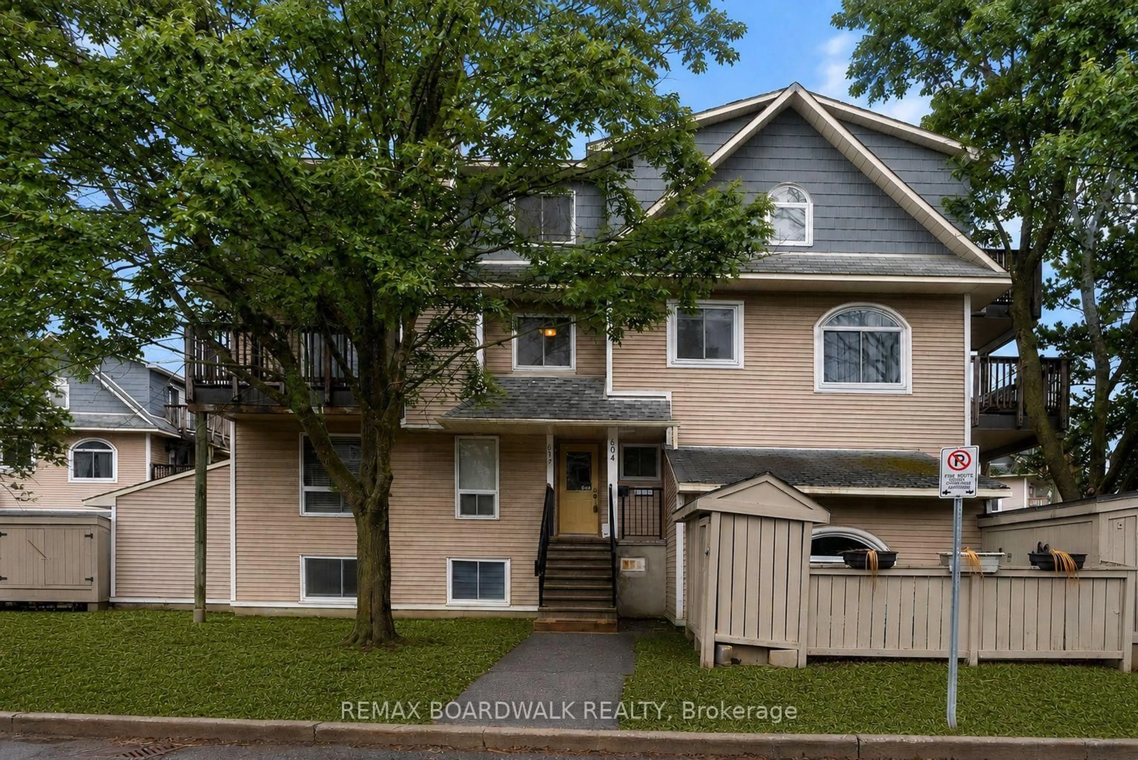 Home with vinyl exterior material, street for 614 Tanguay Crt, Ottawa Ontario K2L 3X3