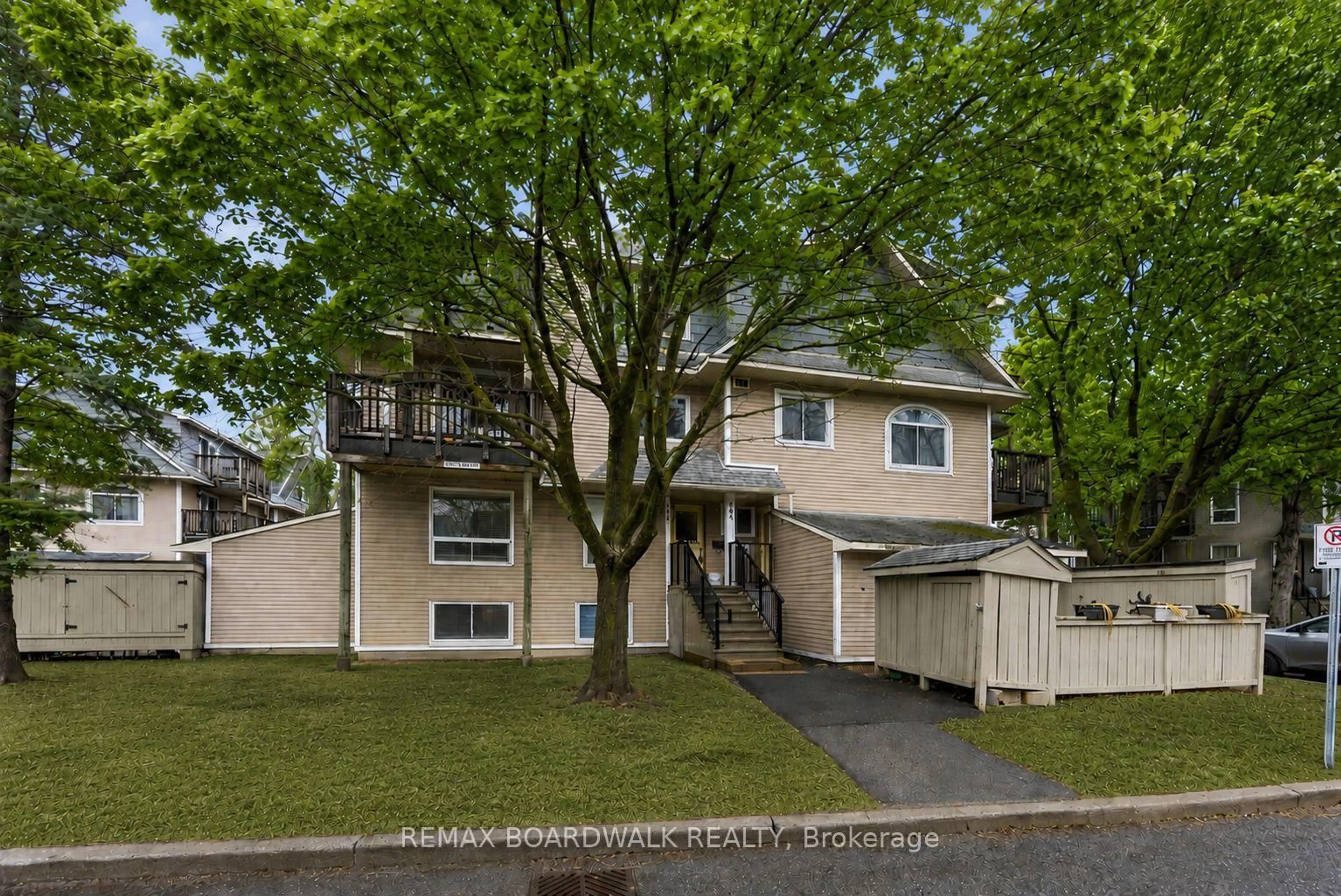 Home with vinyl exterior material, street for 614 Tanguay Crt, Ottawa Ontario K2L 3X3