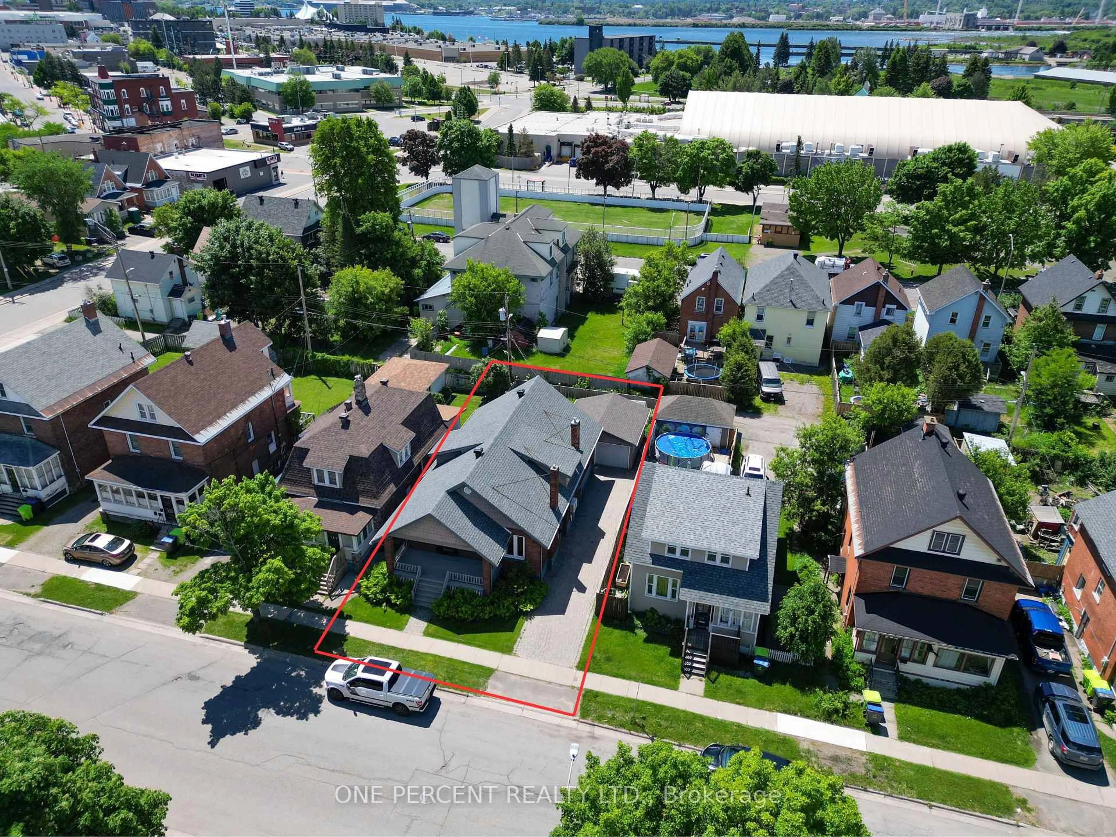 A pic from outside/outdoor area/front of a property/back of a property/a pic from drone, street for 127 Albert St, Sault Ste Marie Ontario P6A 1B5