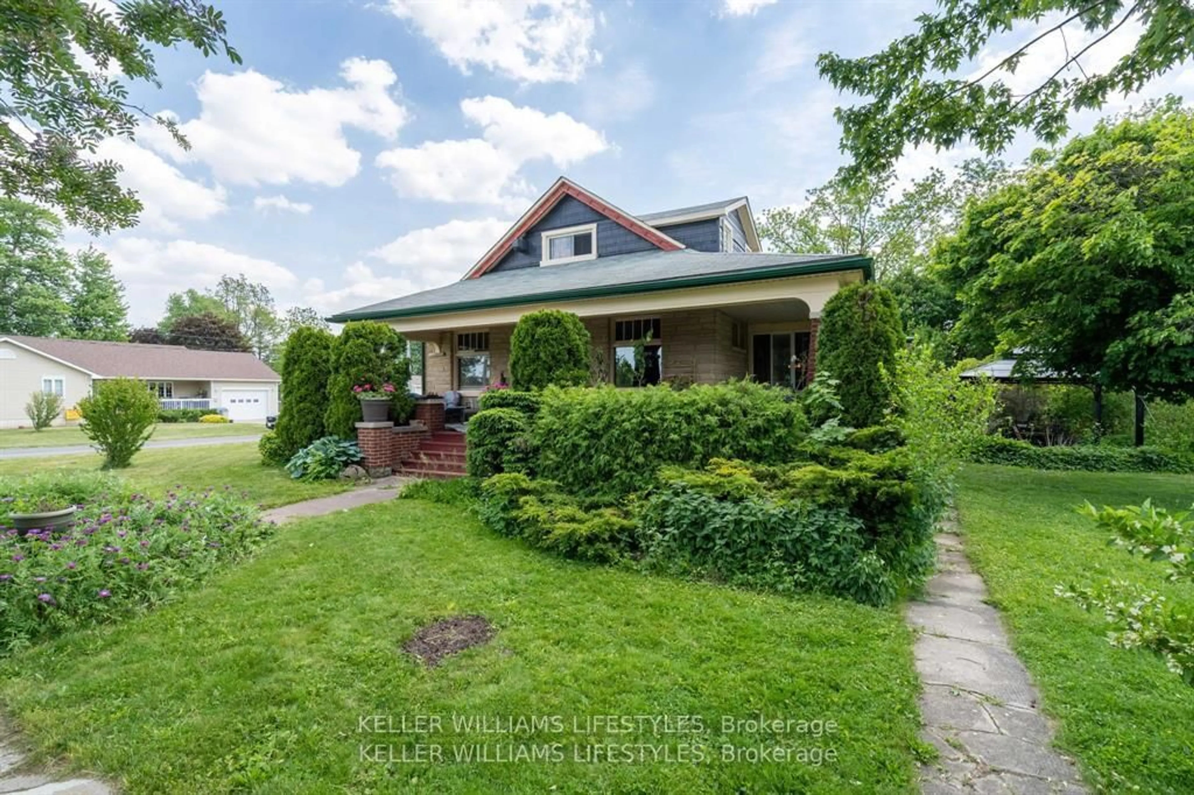 A pic from outside/outdoor area/front of a property/back of a property/a pic from drone, street for 93 Sarah St, Lambton Shores Ontario N0M 2N0