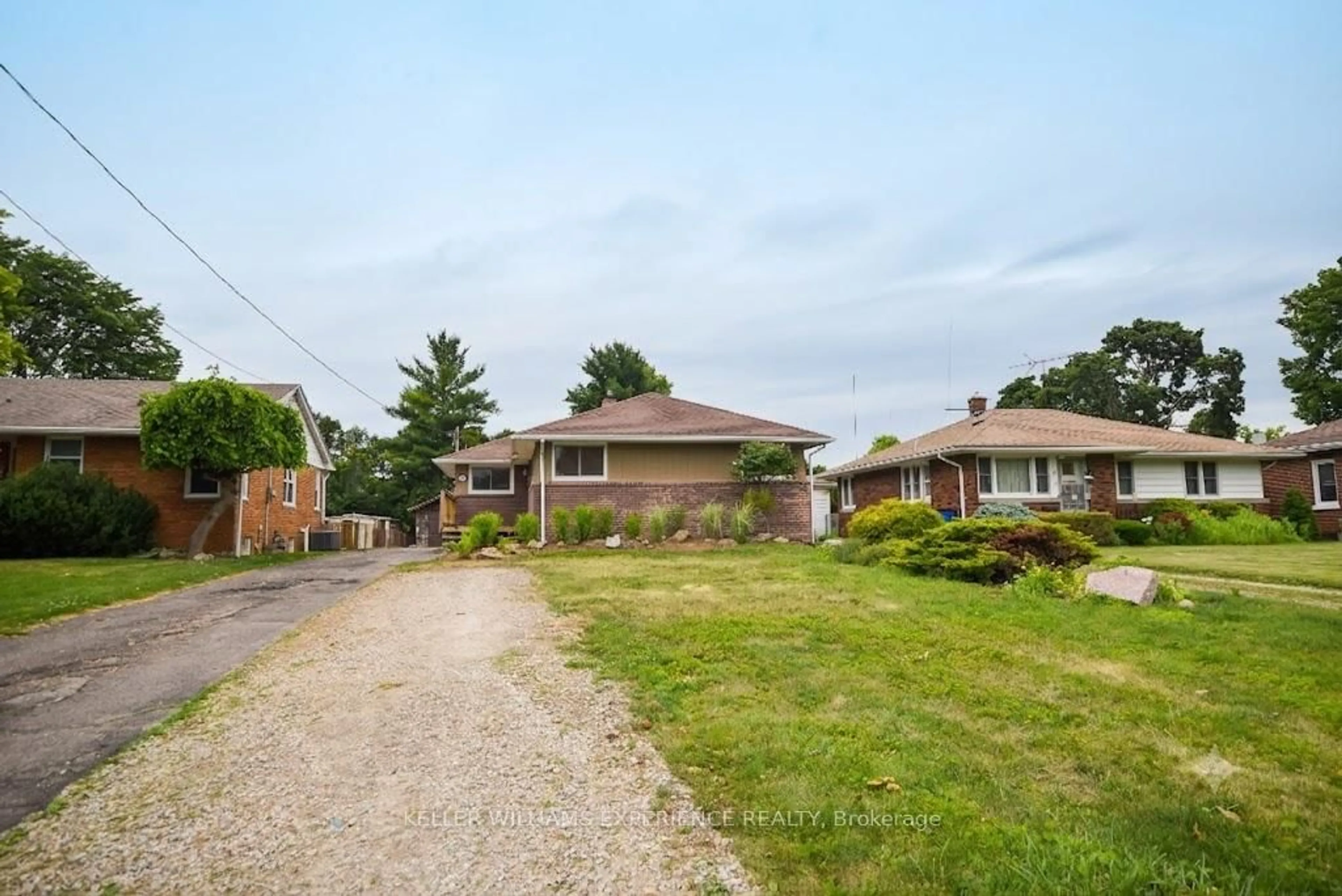 A pic from outside/outdoor area/front of a property/back of a property/a pic from drone, street for 59 Wiltshire Dr, Chatham-Kent Ontario N7L 2N4