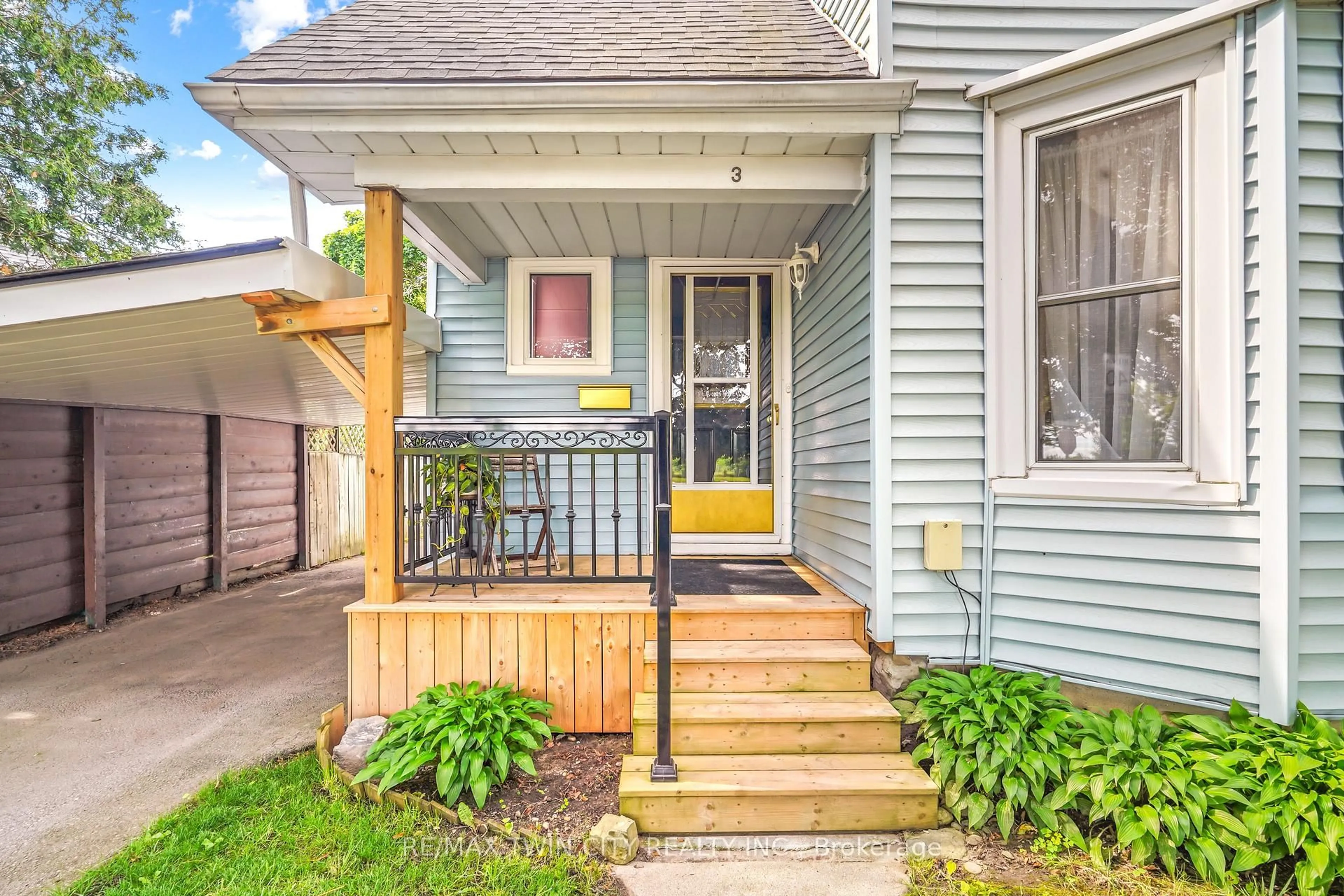 Unknown for 3 Brighton Ave, Brantford Ontario N3S 1V5