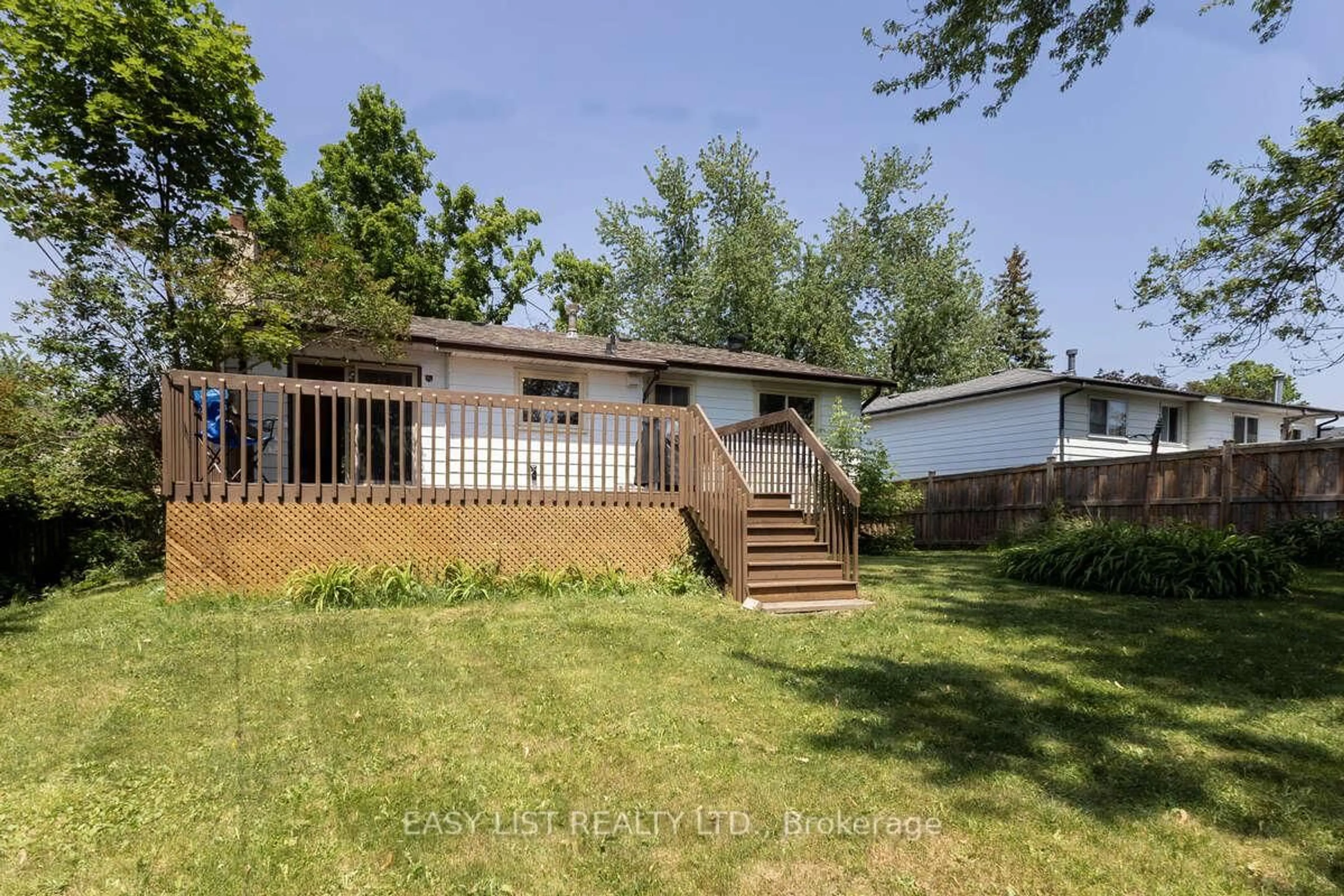 A pic from outside/outdoor area/front of a property/back of a property/a pic from drone, unknown for 2651 Marsdale Dr, Peterborough Ontario K9L 1R5