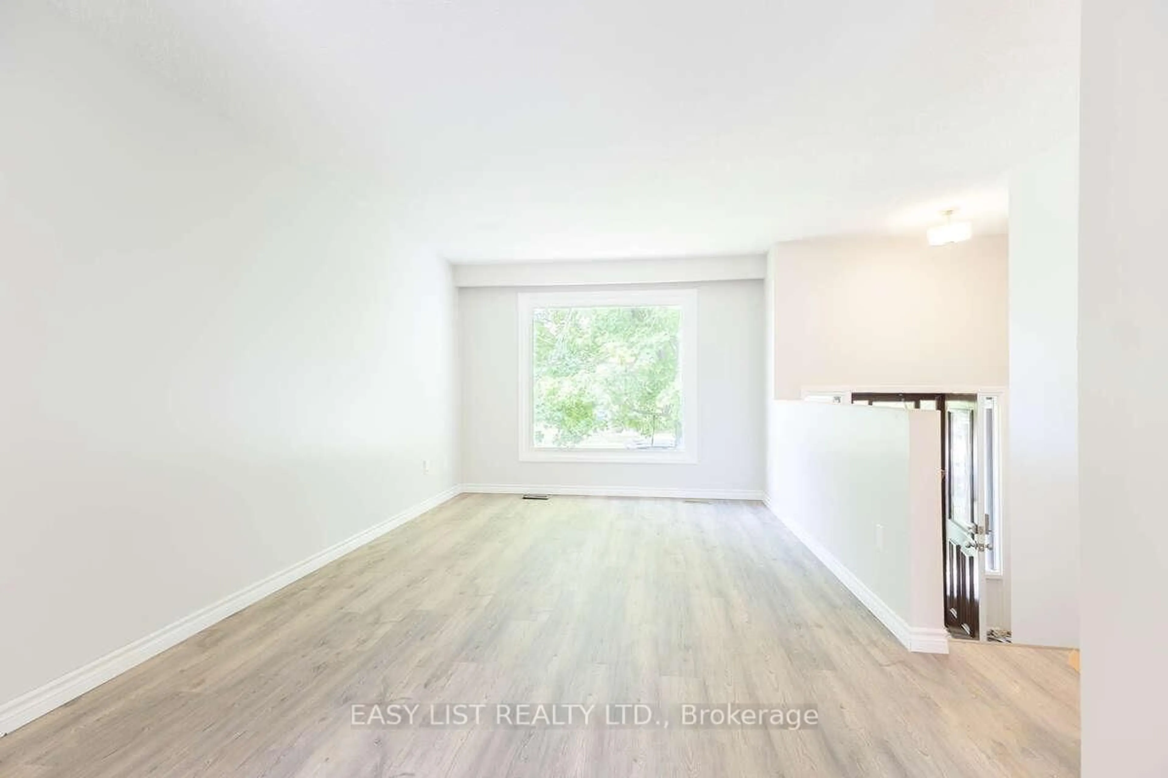 A pic of a room for 2651 Marsdale Dr, Peterborough Ontario K9L 1R5