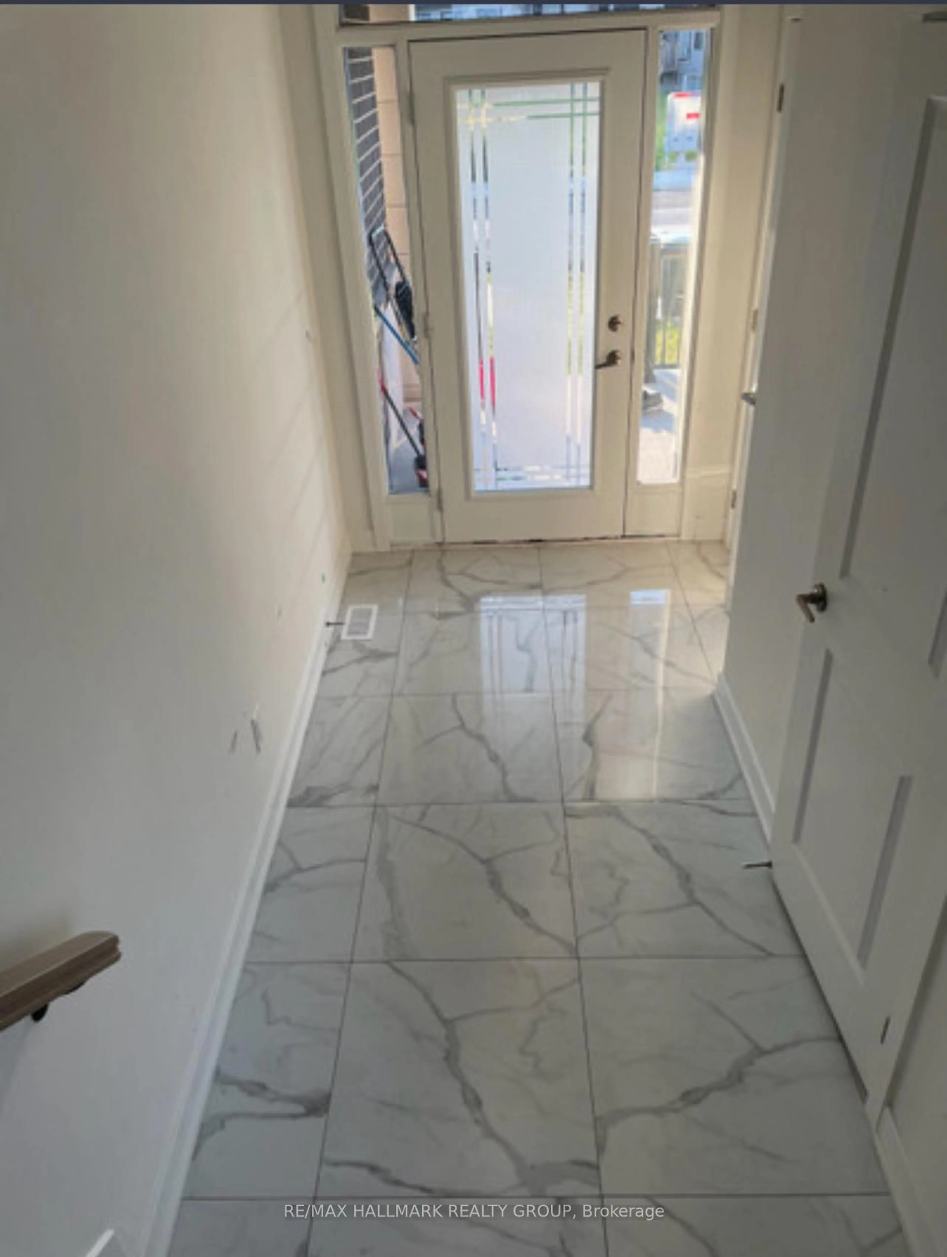 Indoor foyer for 515 Corretto Pl, Ottawa Ontario K2J 6Z1
