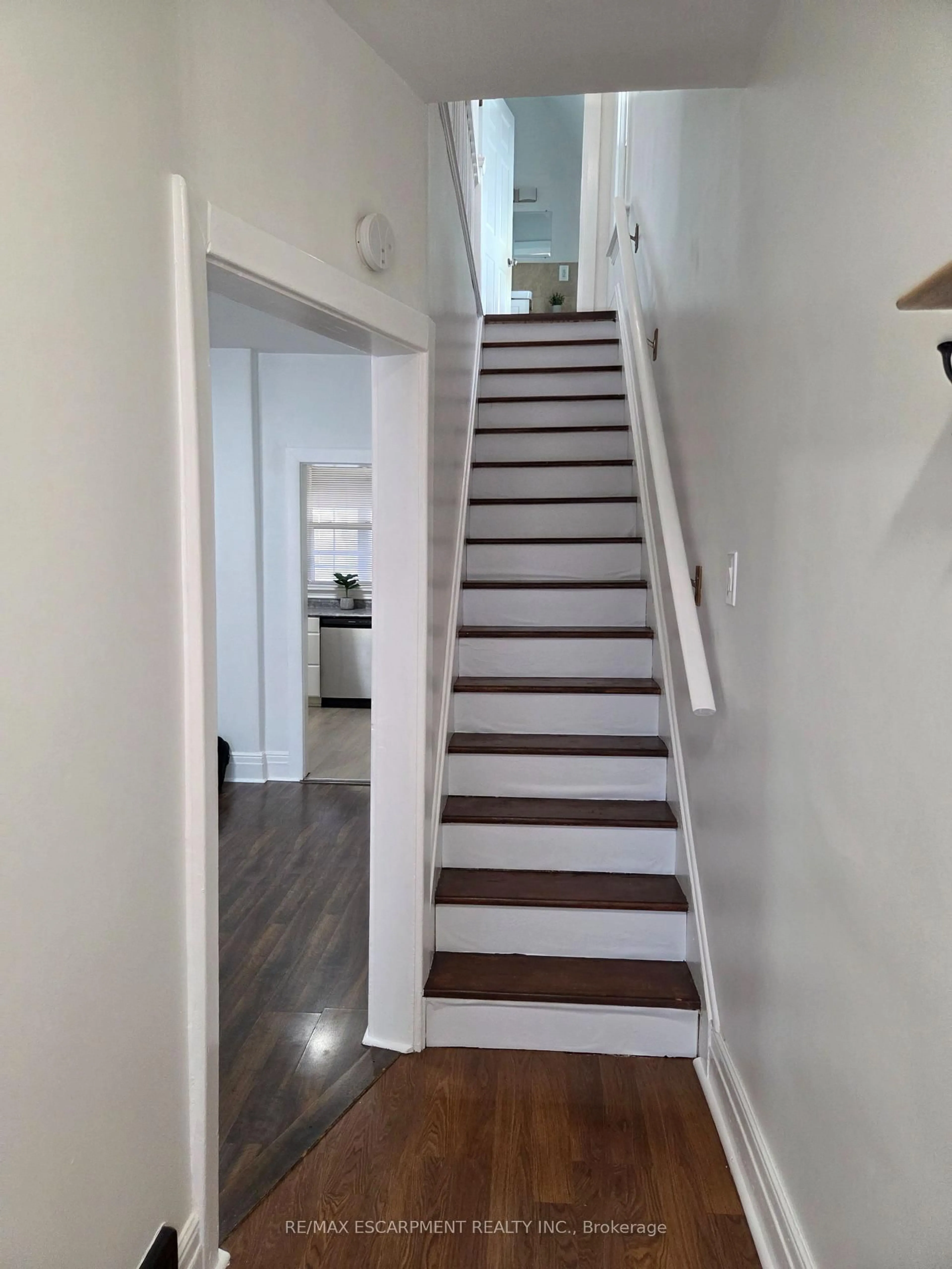 Stairs for 125 Cavell Ave, Hamilton Ontario L8L 7E6