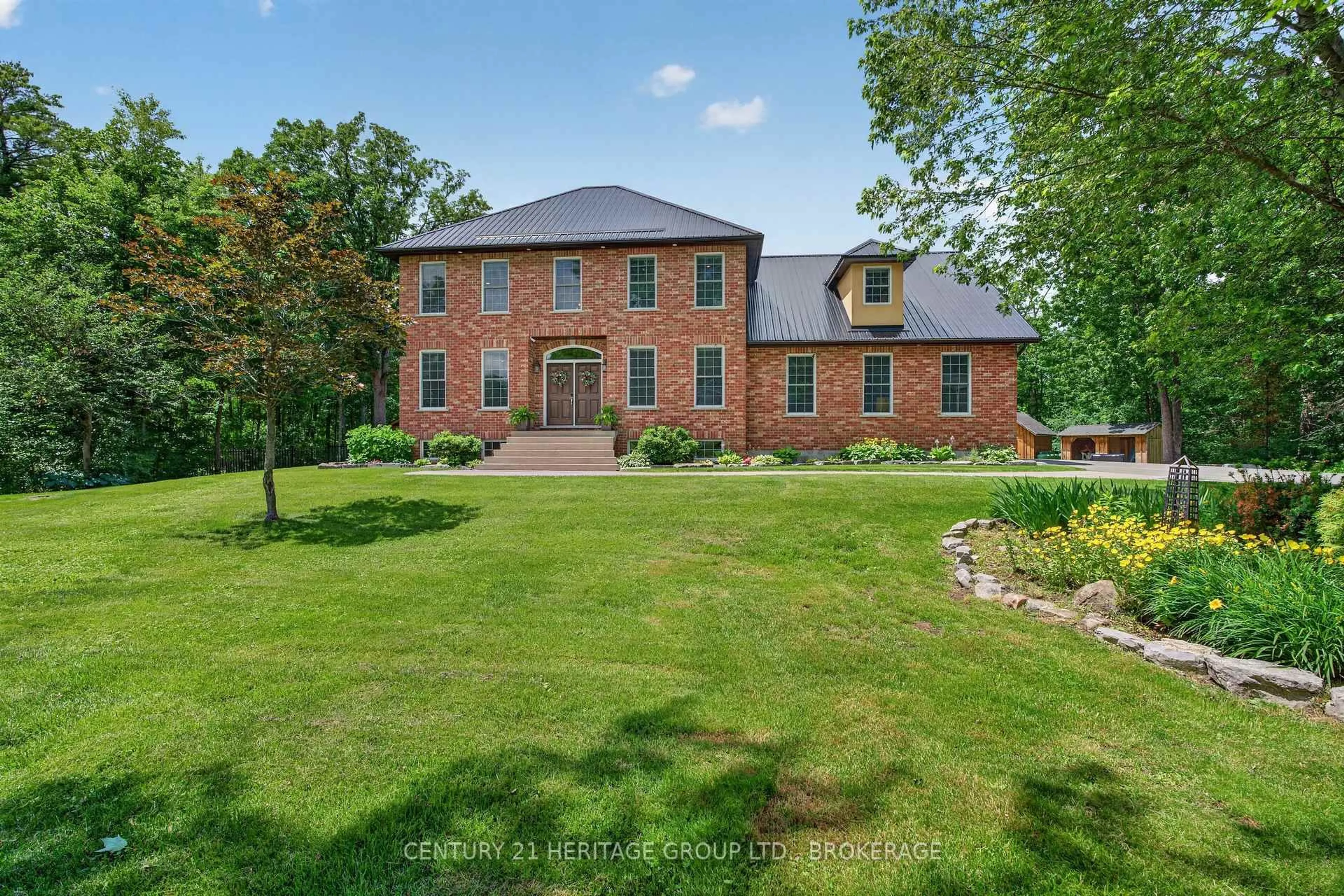 A pic from outside/outdoor area/front of a property/back of a property/a pic from drone, unknown for 13 Fawn Brook Dr, Mcdonalds Corners Ontario K0H 1M0