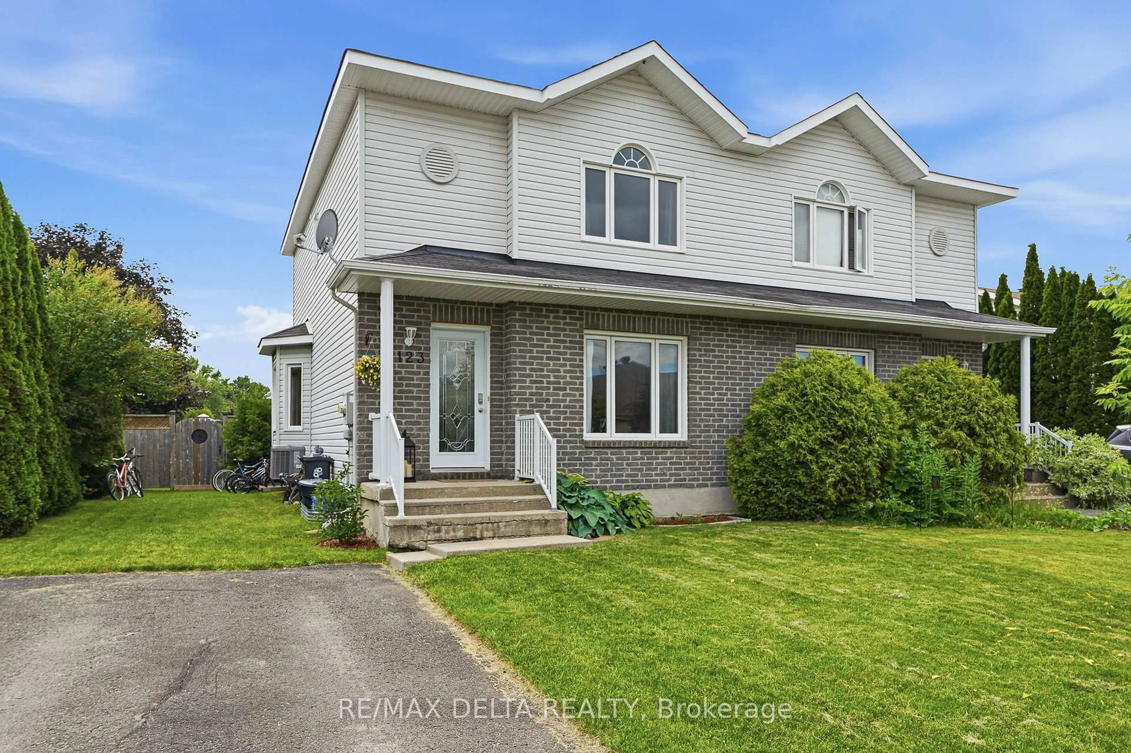 Home with vinyl exterior material, street for 123 Panorama Ave, Alfred and Plantagenet Ontario K0A 3K0