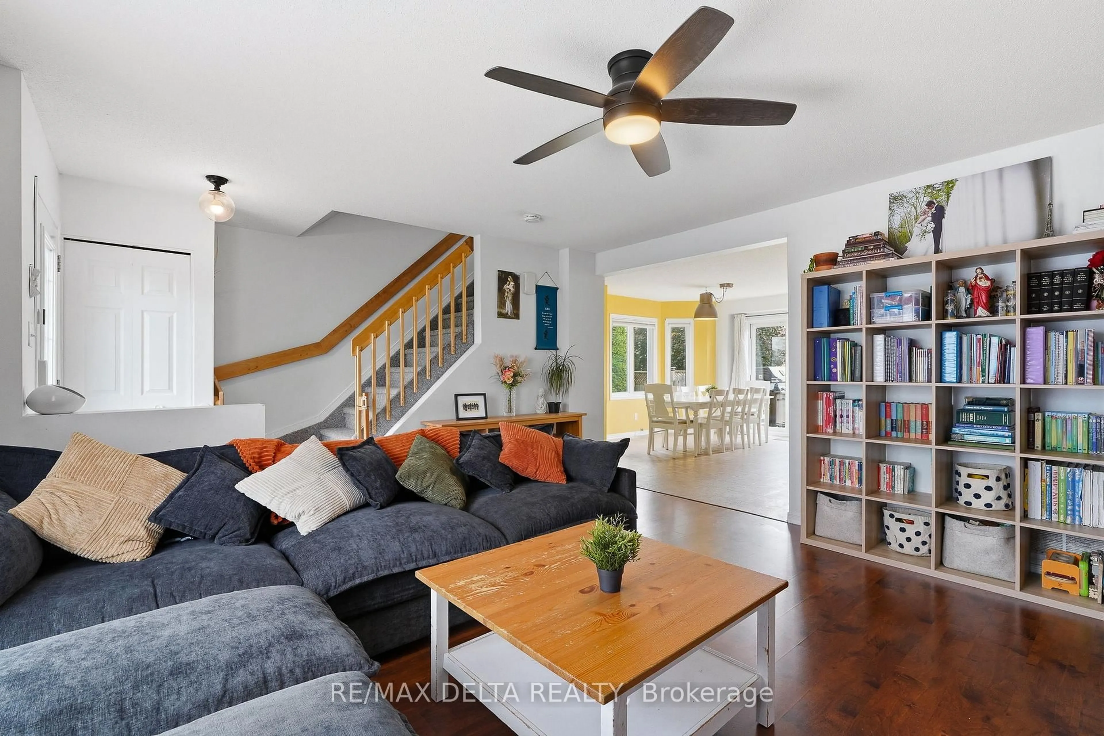 Living room with furniture, unknown for 123 Panorama Ave, Alfred and Plantagenet Ontario K0A 3K0