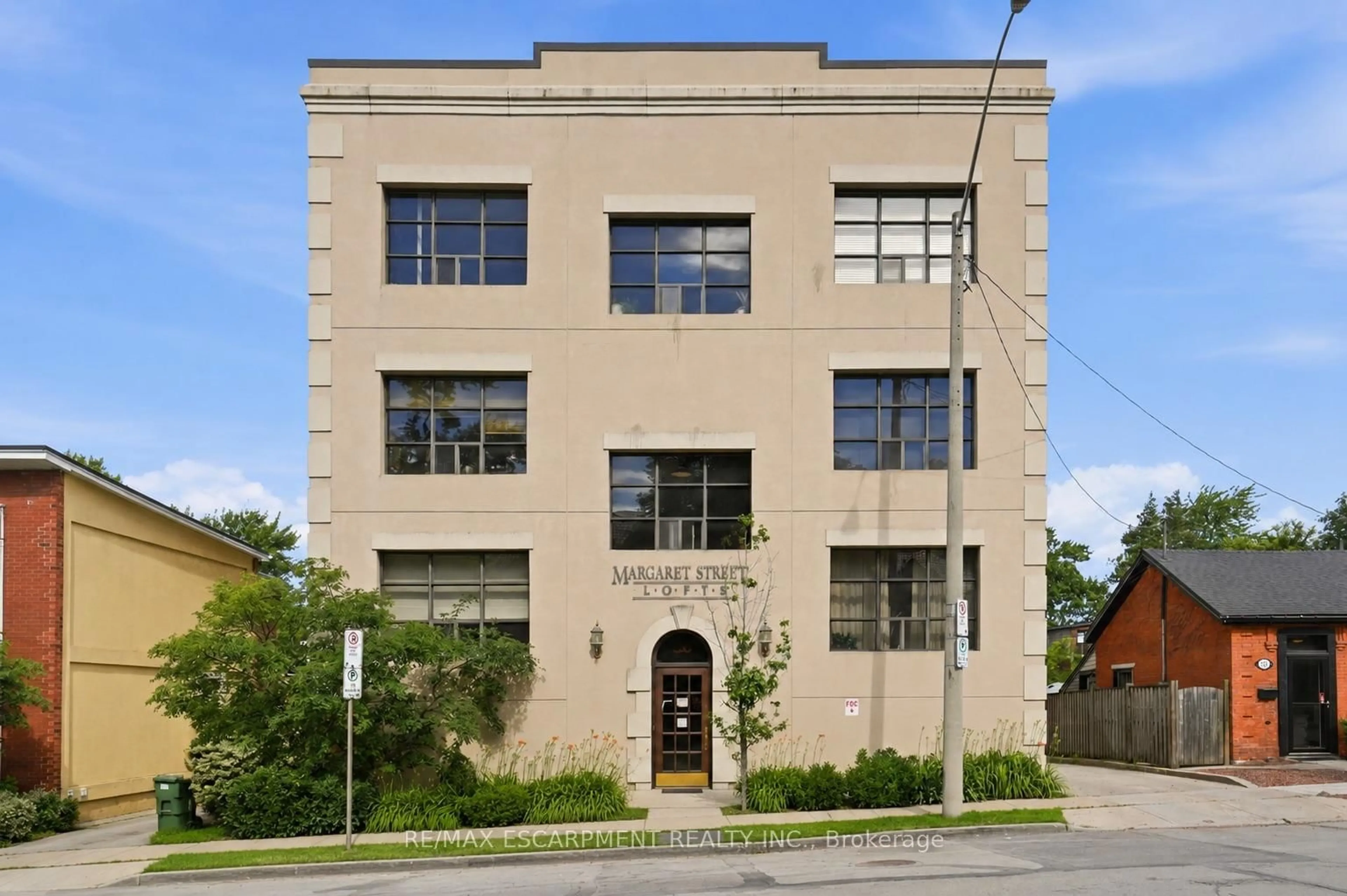 Home with brick exterior material, building for 36 Margaret St #21, Hamilton Ontario L8P 4C8
