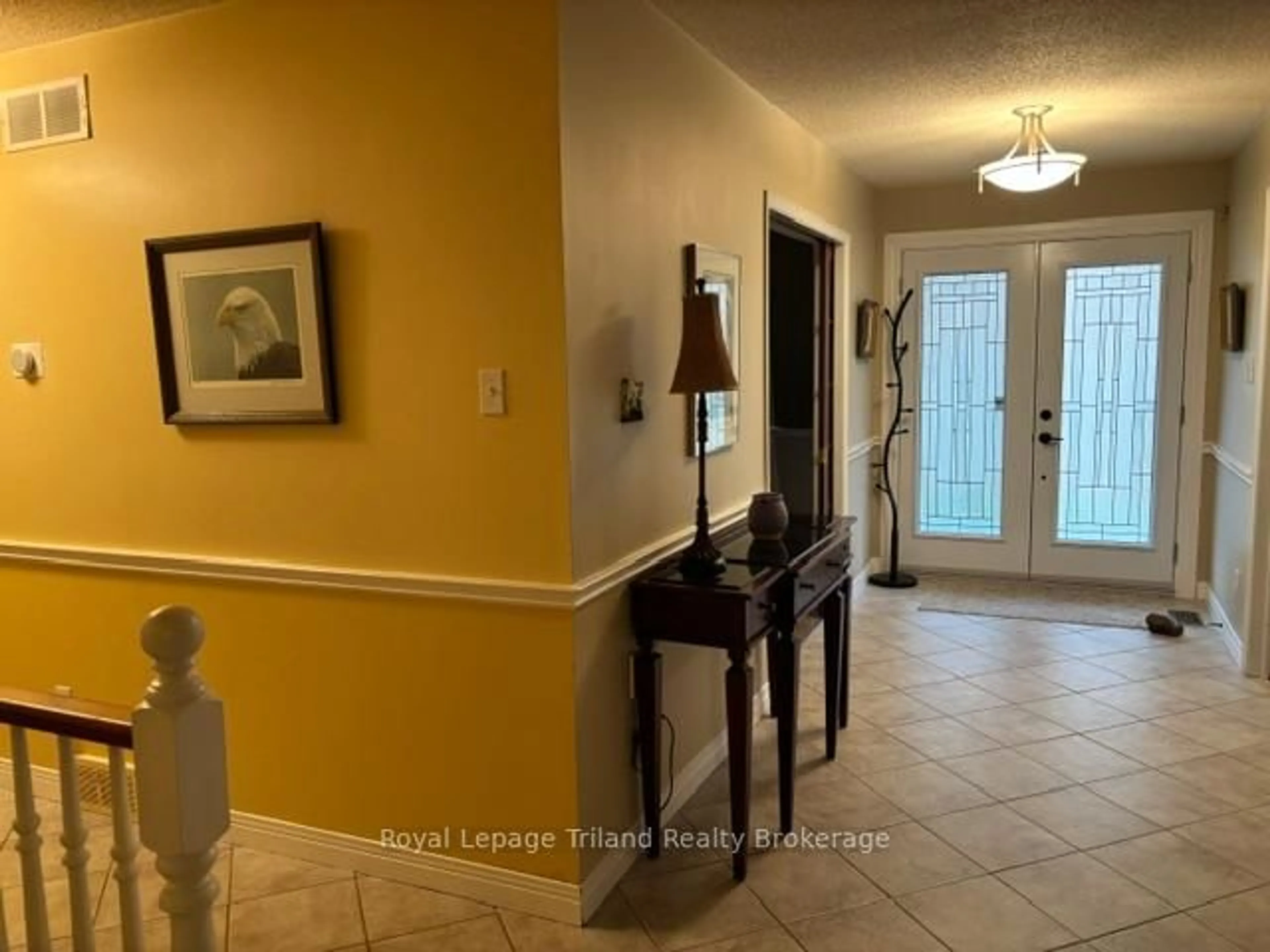 Indoor entryway for 623 Lansdowne Ave, Woodstock Ontario N4T 1J9