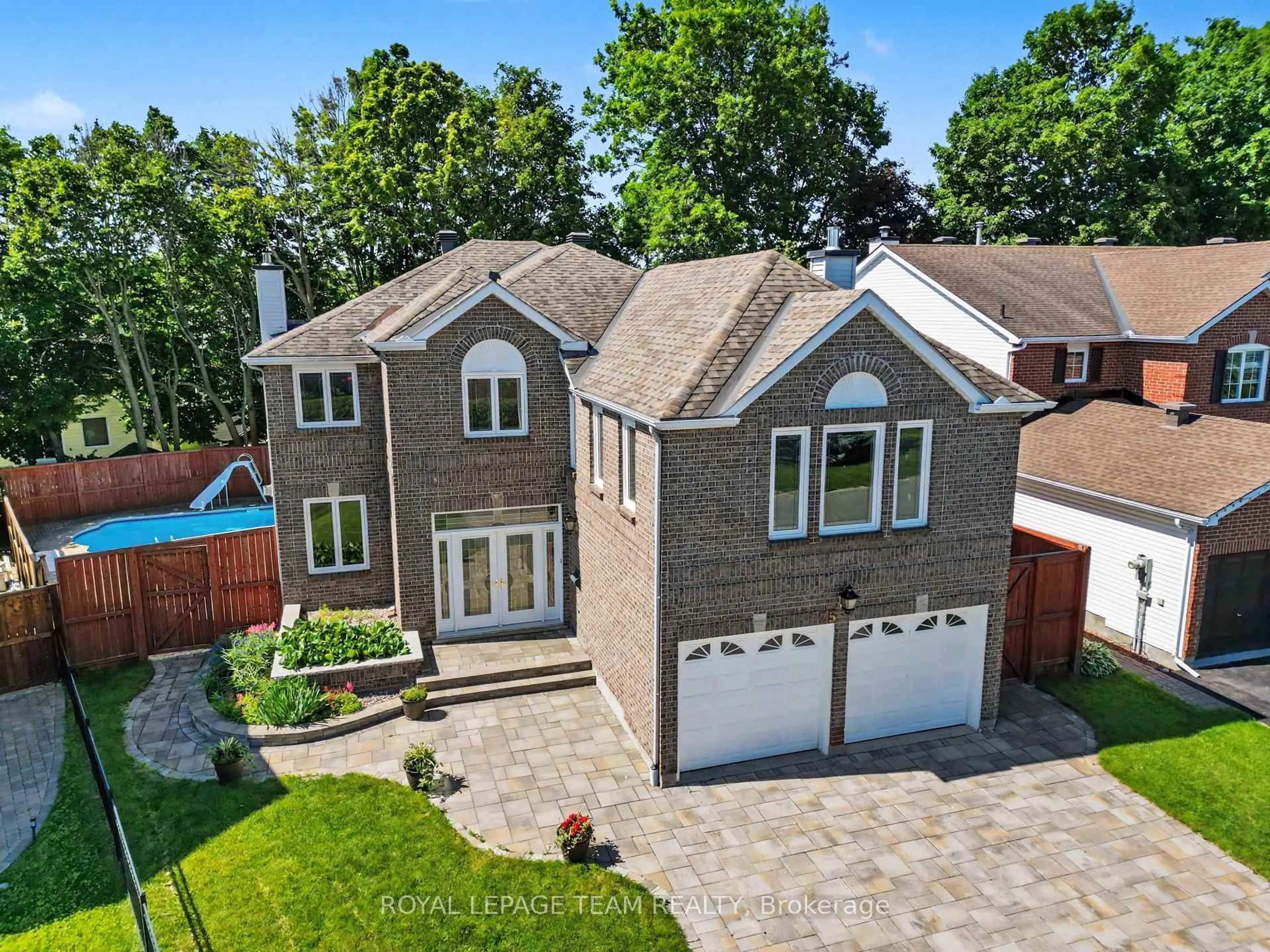 A pic from outside/outdoor area/front of a property/back of a property/a pic from drone, street for 25 Beamish Cres, Ottawa Ontario K2K 2R6