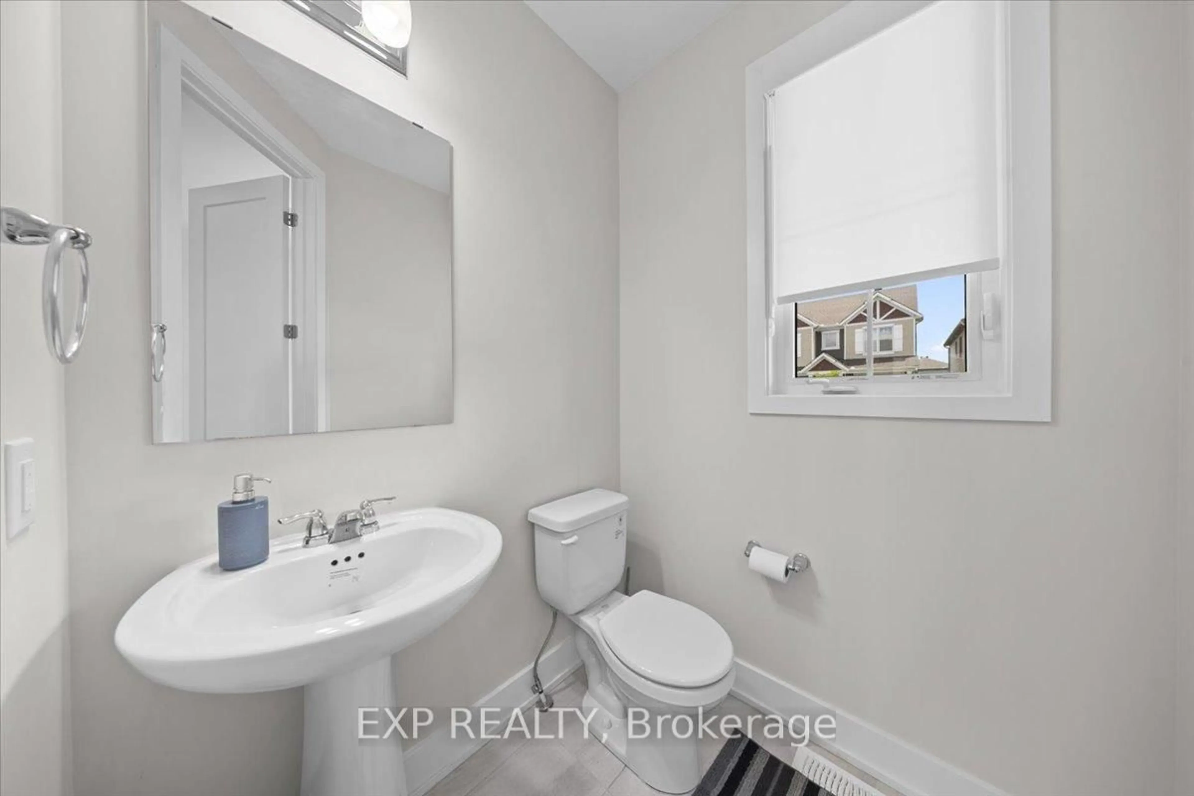 Standard bathroom, ceramic/tile floor for 199 Yearling Circ, Richmond Ontario K0A 2Z0
