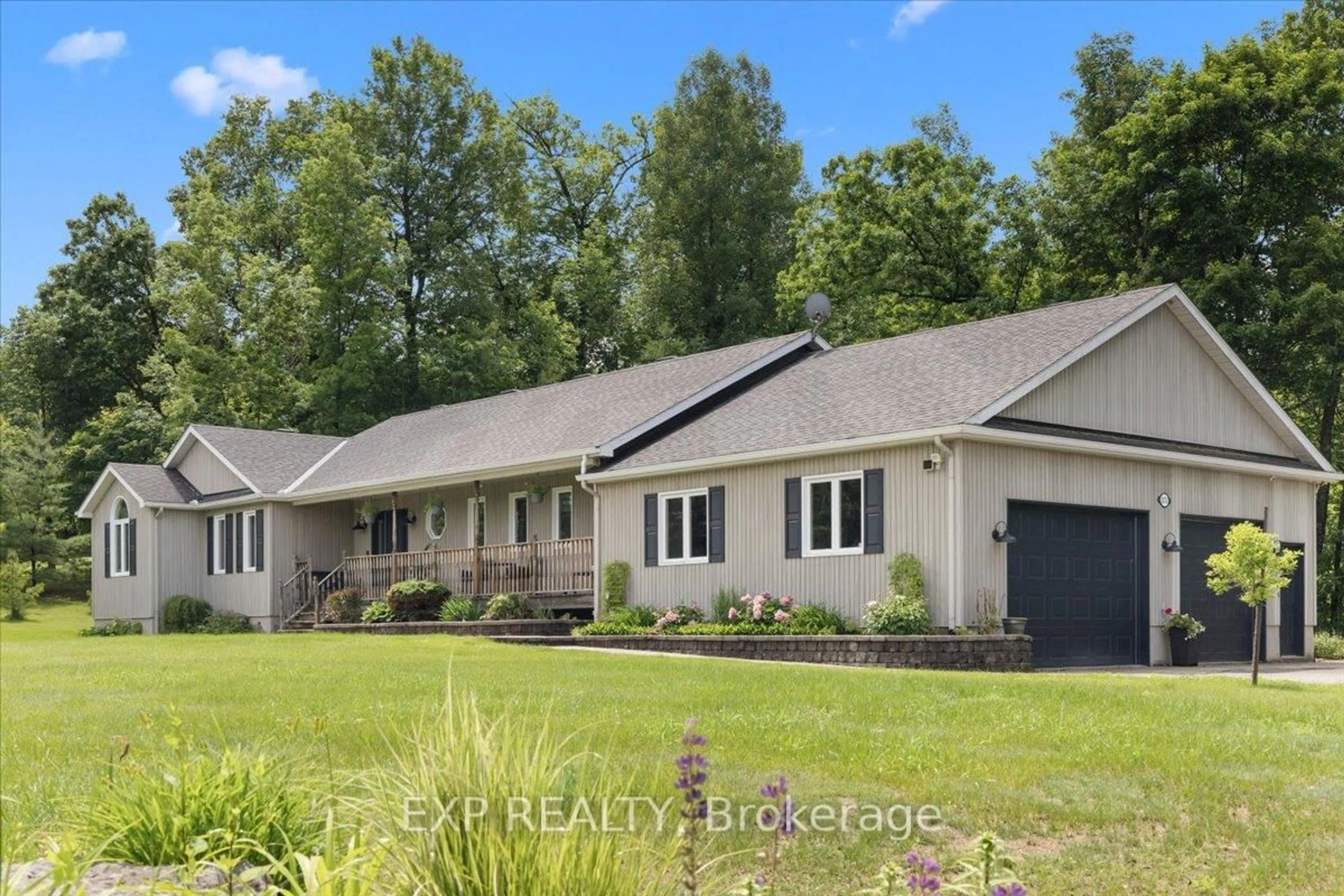 Home with vinyl exterior material, unknown for 2670 Pierrette Dr, Cumberland Ontario K4C 1B6