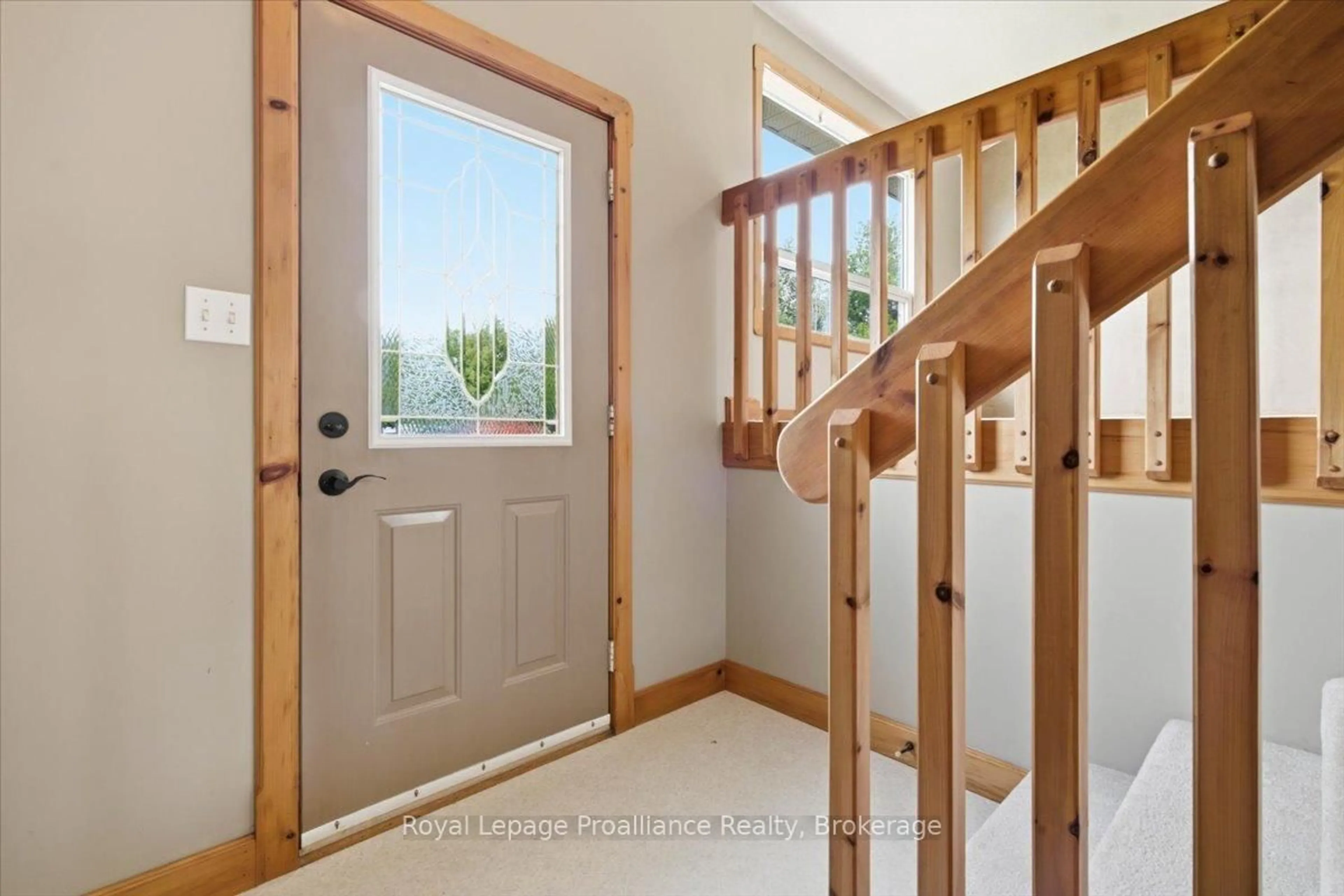 Indoor entryway for 1005 Victoria Rd, Prince Edward County Ontario K0K 1A0