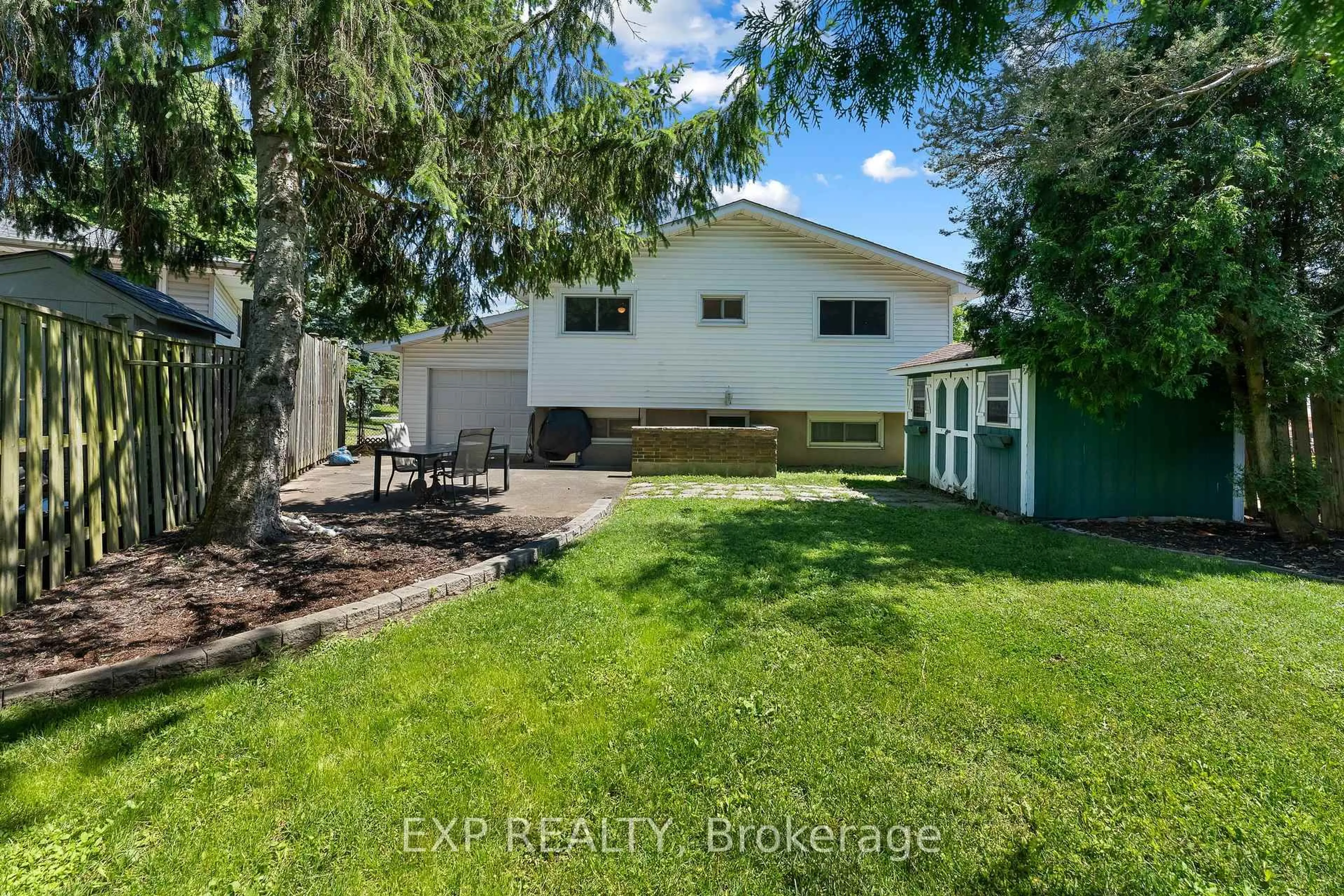 A pic from outside/outdoor area/front of a property/back of a property/a pic from drone, water/lake/river/ocean view for 4083 Brookdale Dr, Niagara Falls Ontario L2H 2A9