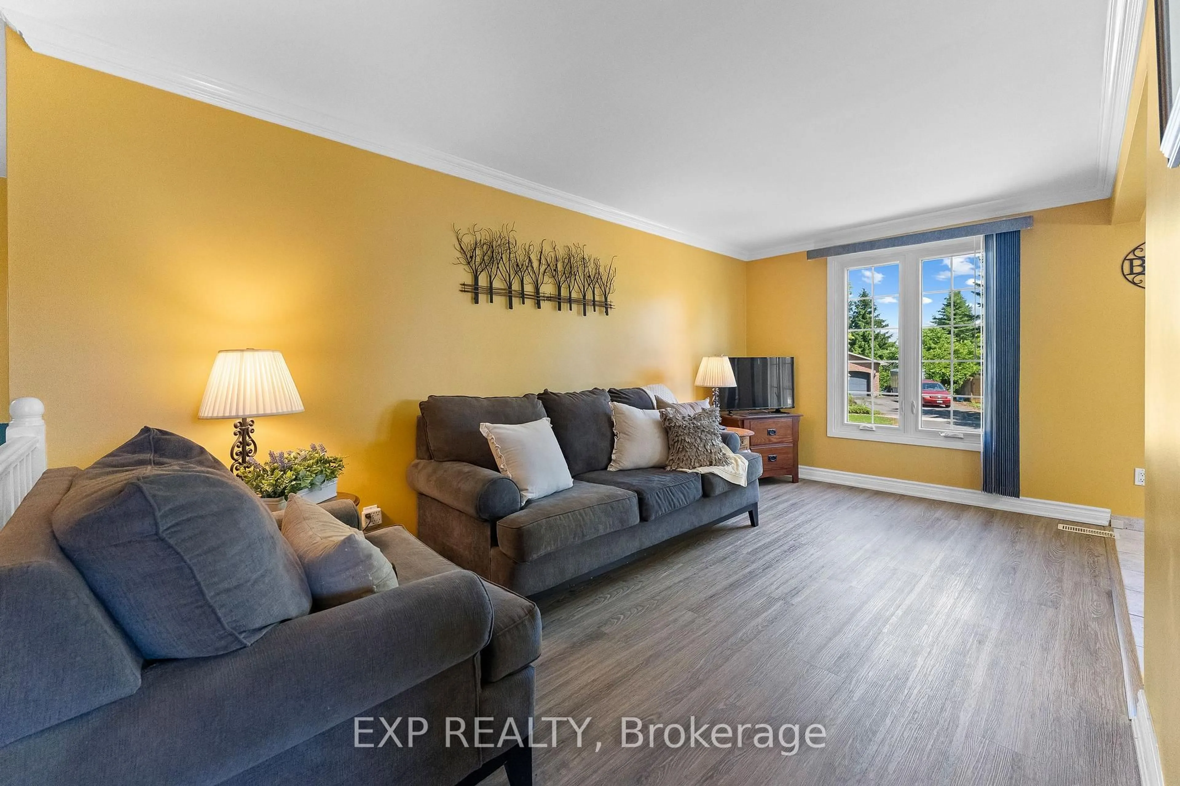 Living room with furniture, unknown for 4083 Brookdale Dr, Niagara Falls Ontario L2H 2A9