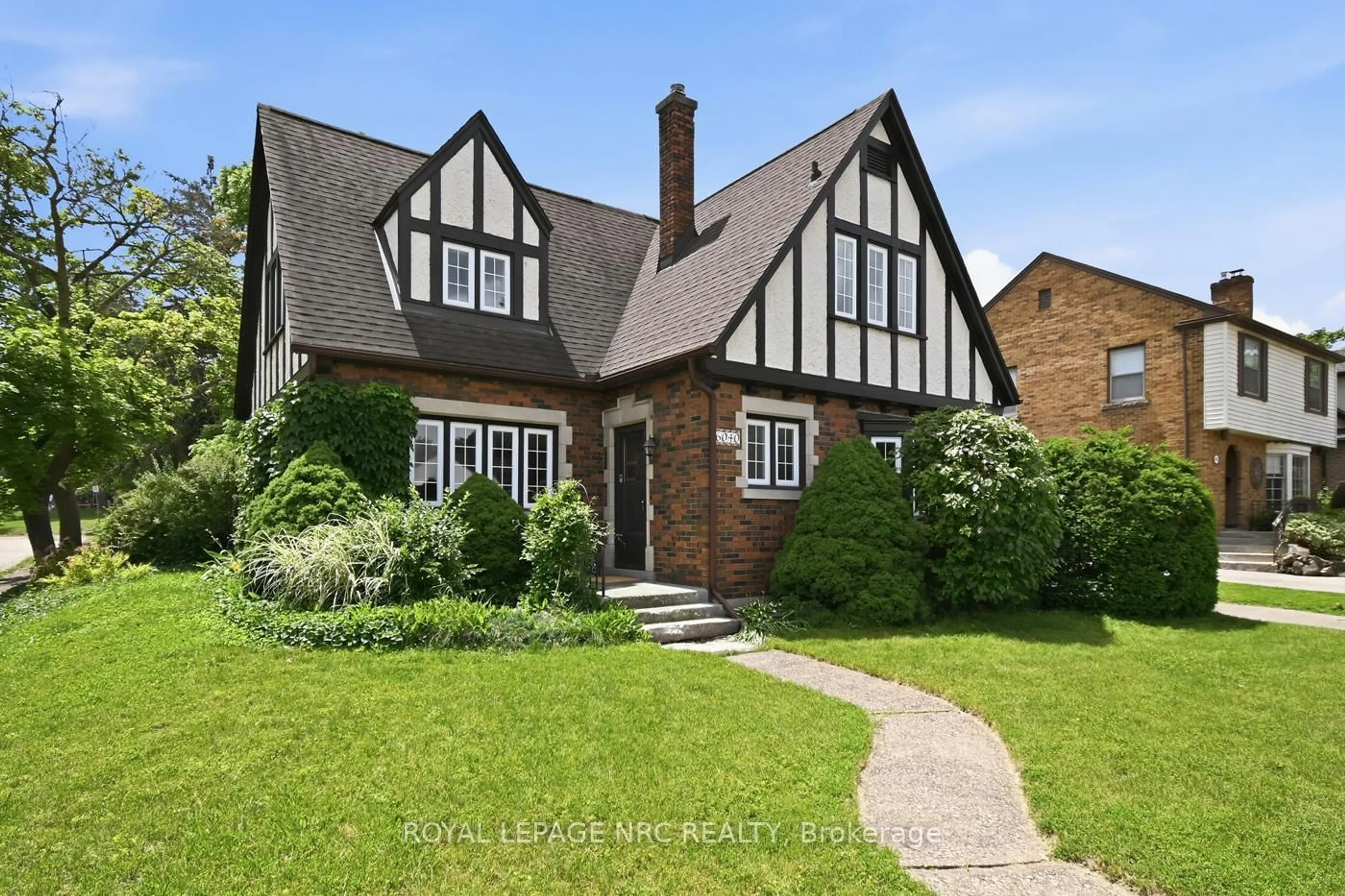 Home with brick exterior material, street for 6040 Latshaw St, Niagara Falls Ontario L2G 1R2