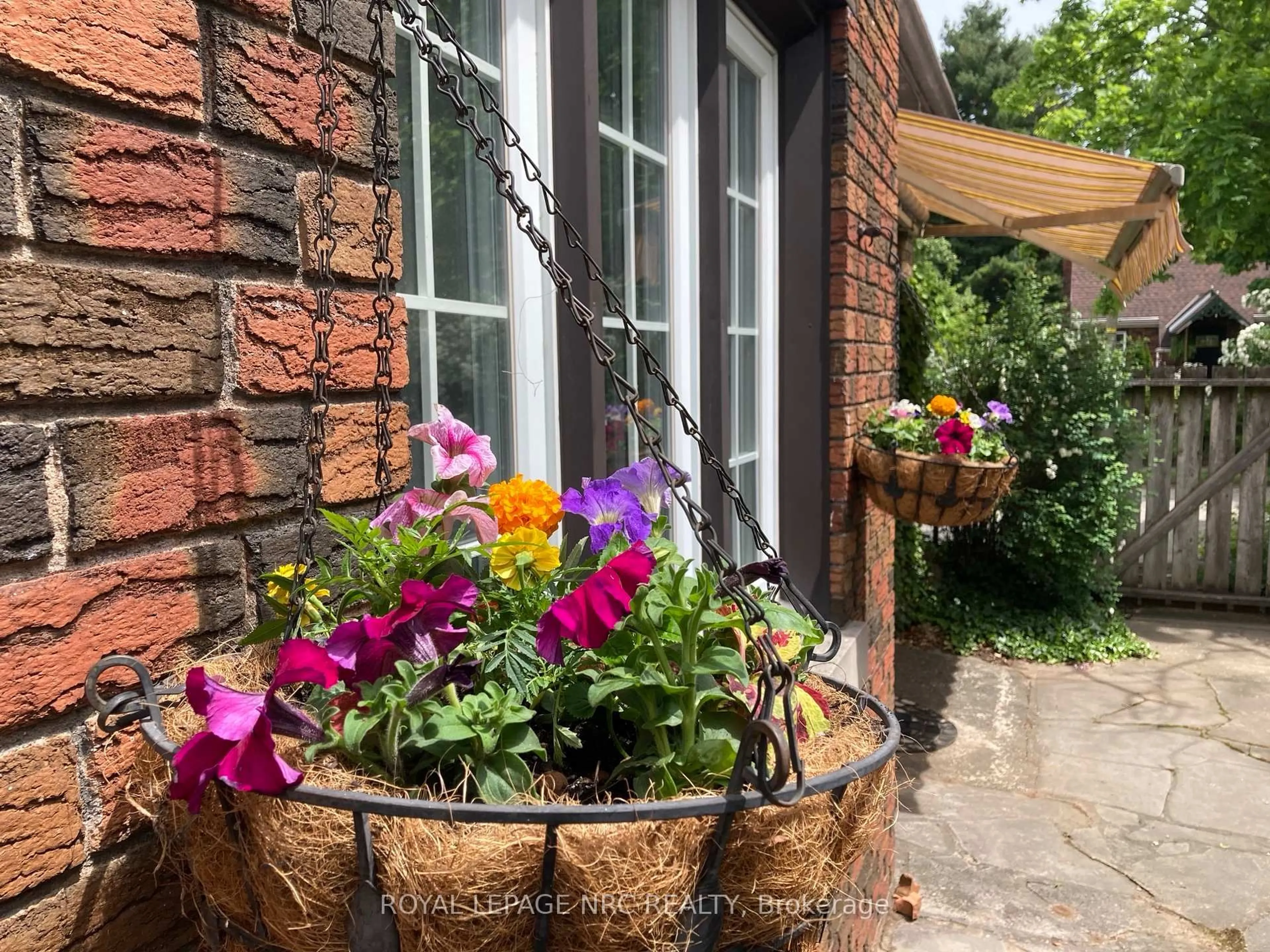 Patio, street for 6040 Latshaw St, Niagara Falls Ontario L2G 1R2