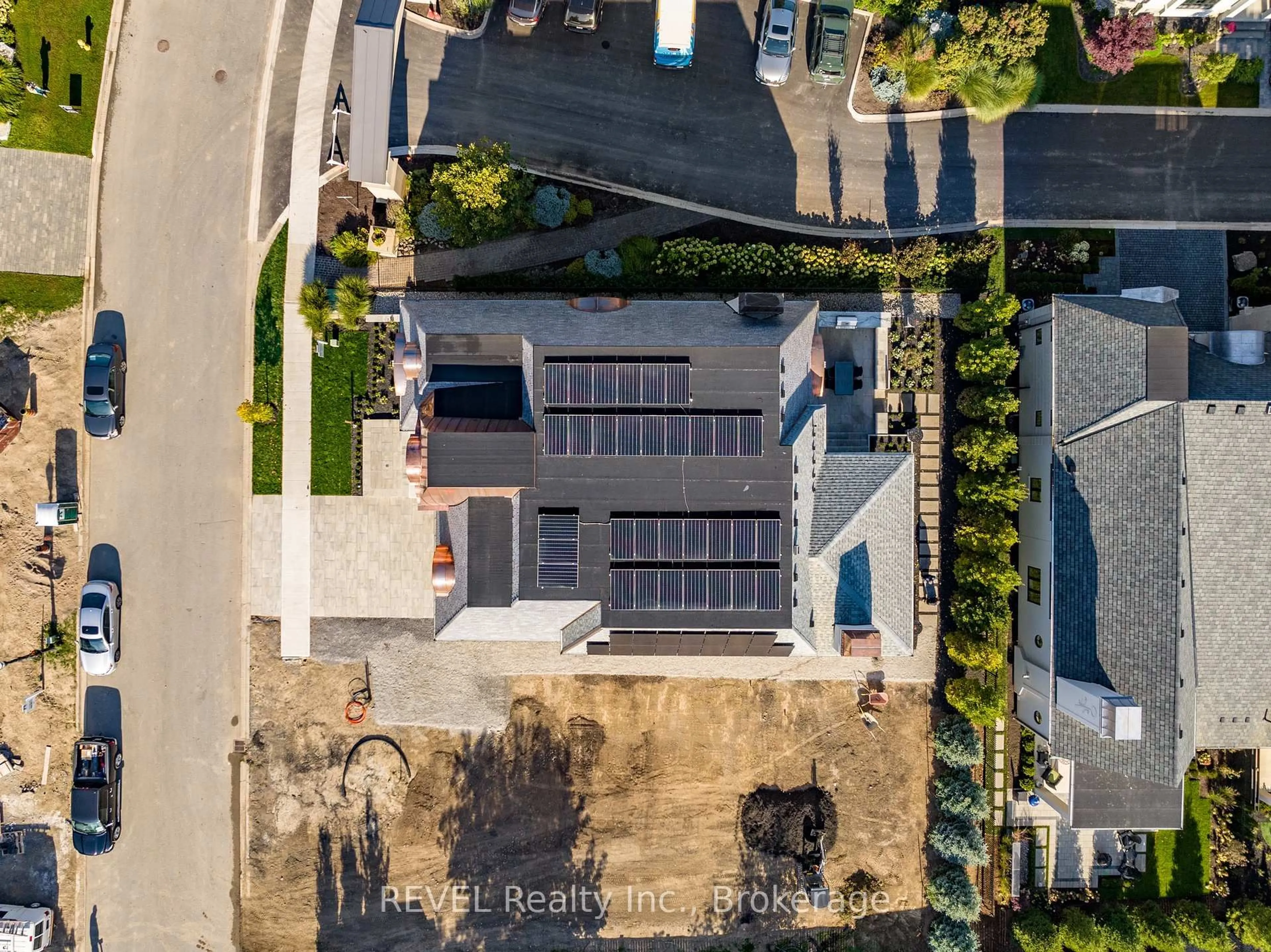 A pic from outside/outdoor area/front of a property/back of a property/a pic from drone, street for 28 Cottage St, Niagara-on-the-Lake Ontario L0S 1J0