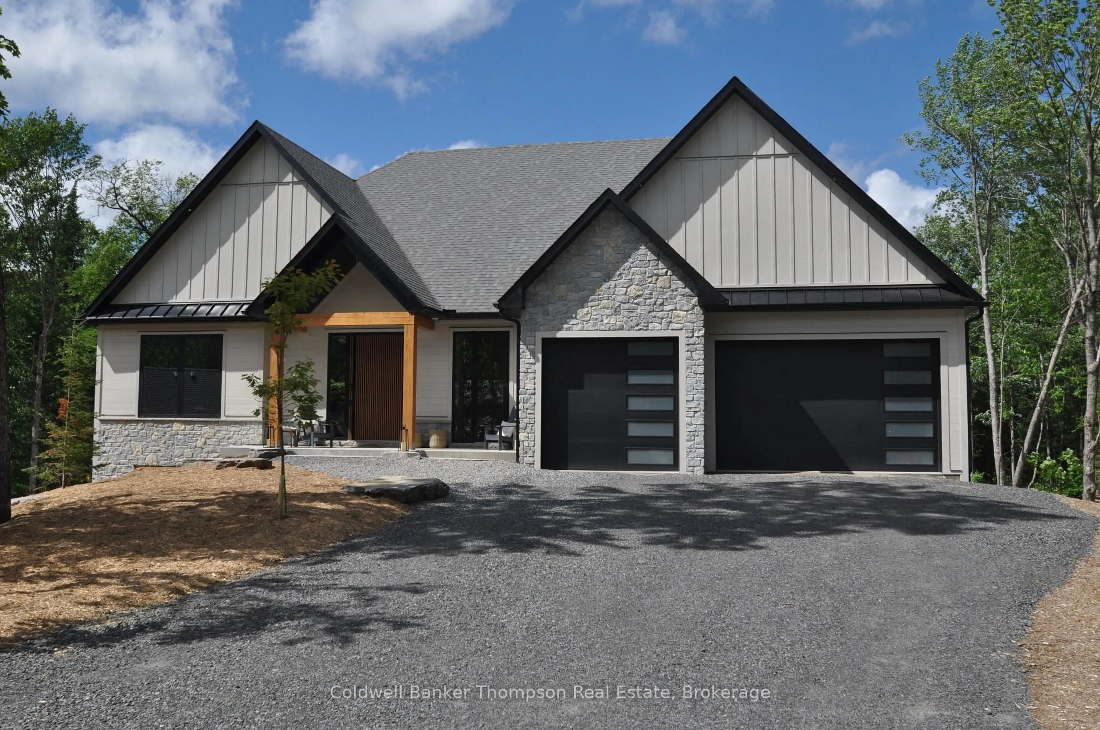 Home with brick exterior material, street for 11 Glen Eagle Crt, Huntsville Ontario P1H 1B1