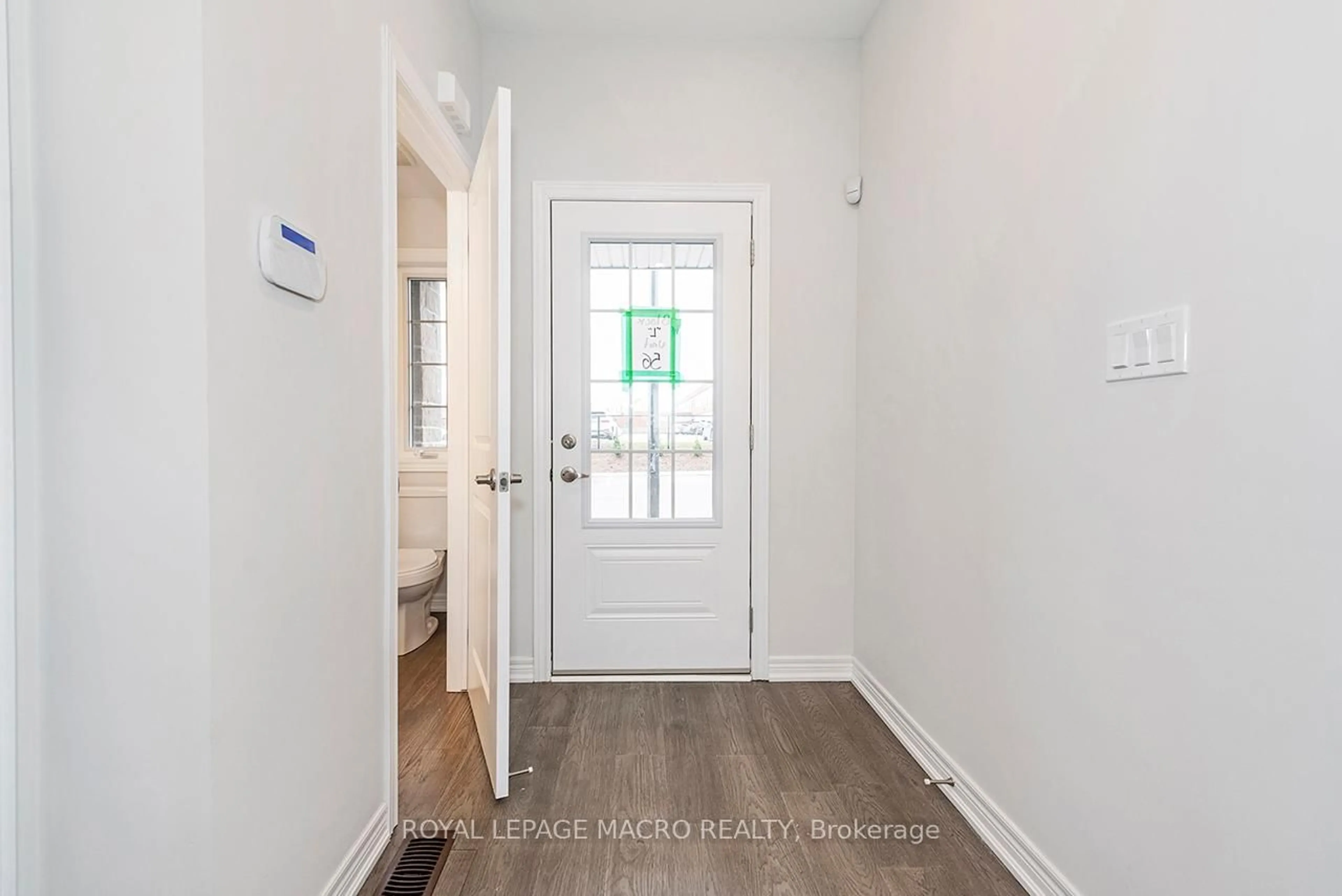 Indoor entryway for 22 Linden Park Lane, Hamilton Ontario L9A 1Y1