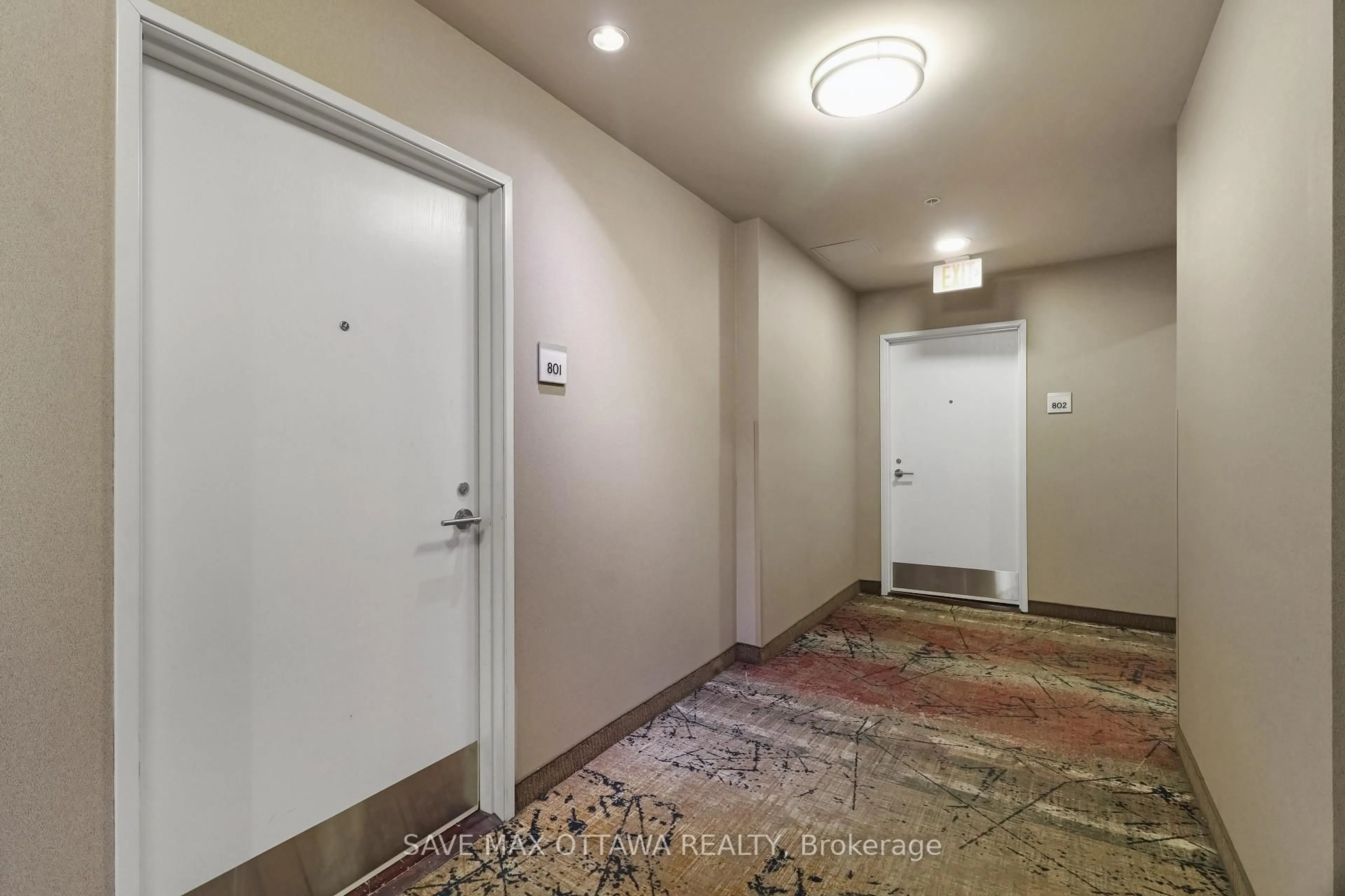 Indoor foyer for 555 Anand Private #801, Ottawa Ontario K1V 2R7