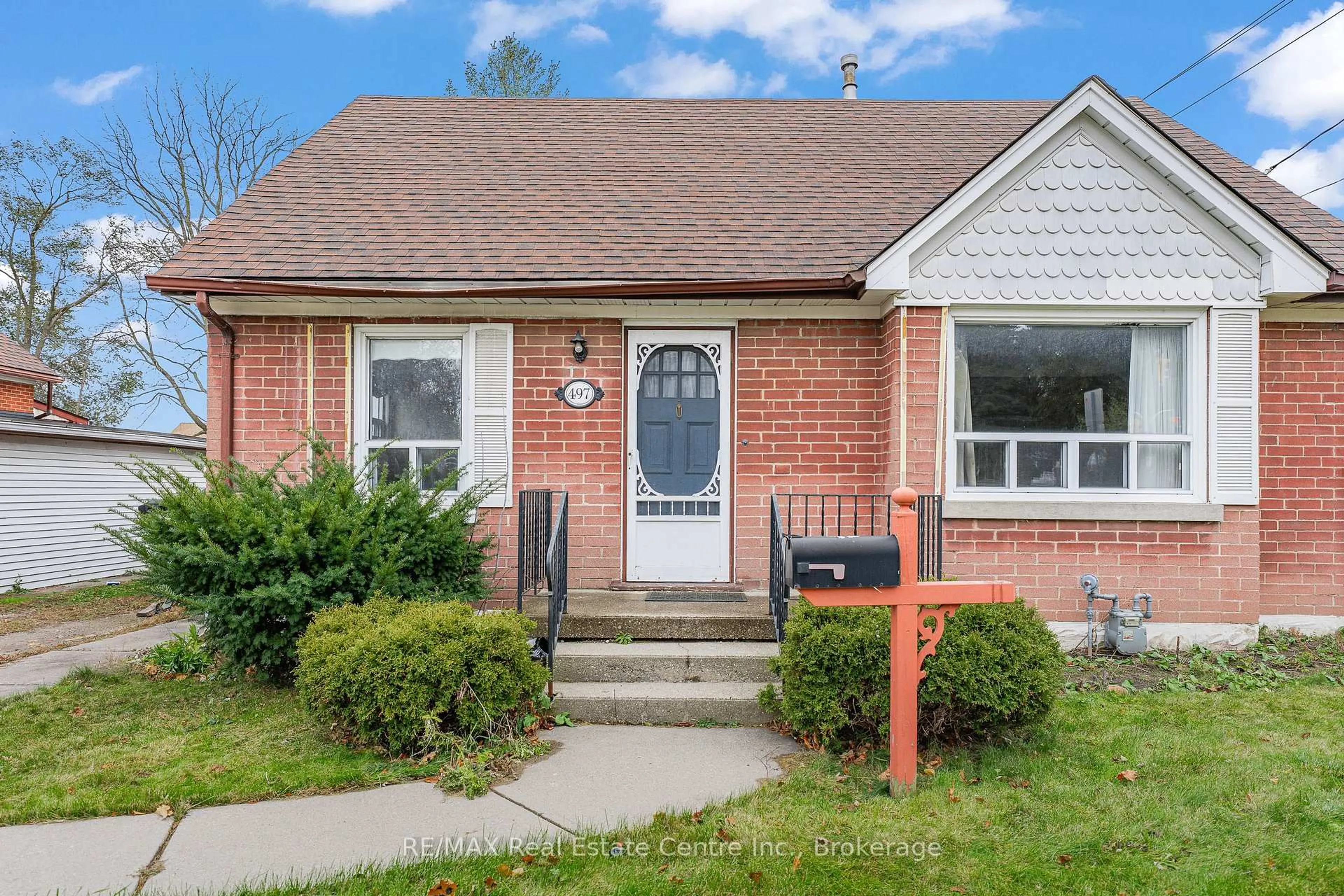 Home with brick exterior material, street for 497 Victoria St, Kitchener Ontario N2M 3A6