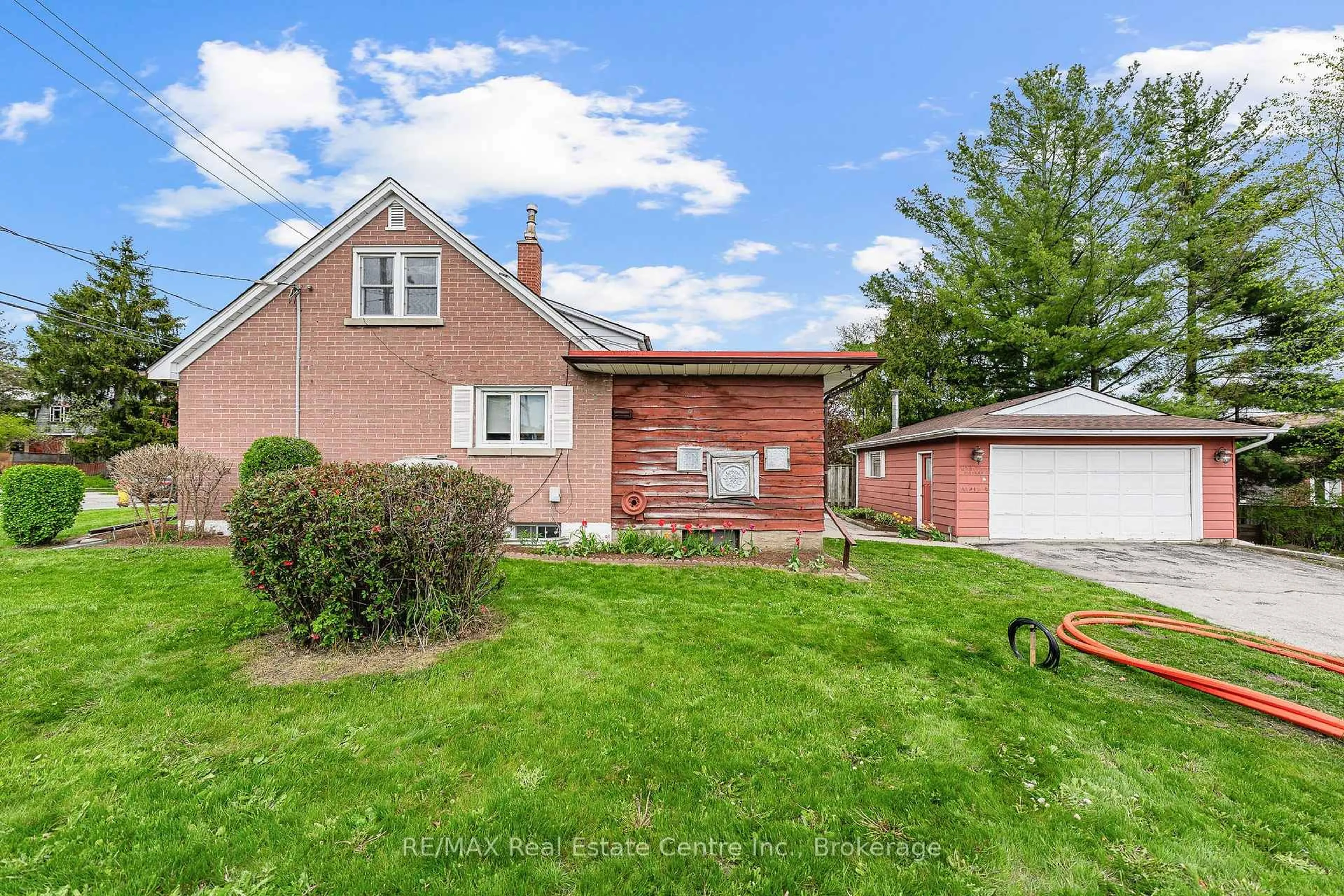 Home with brick exterior material, street for 497 Victoria St, Kitchener Ontario N2M 3A6