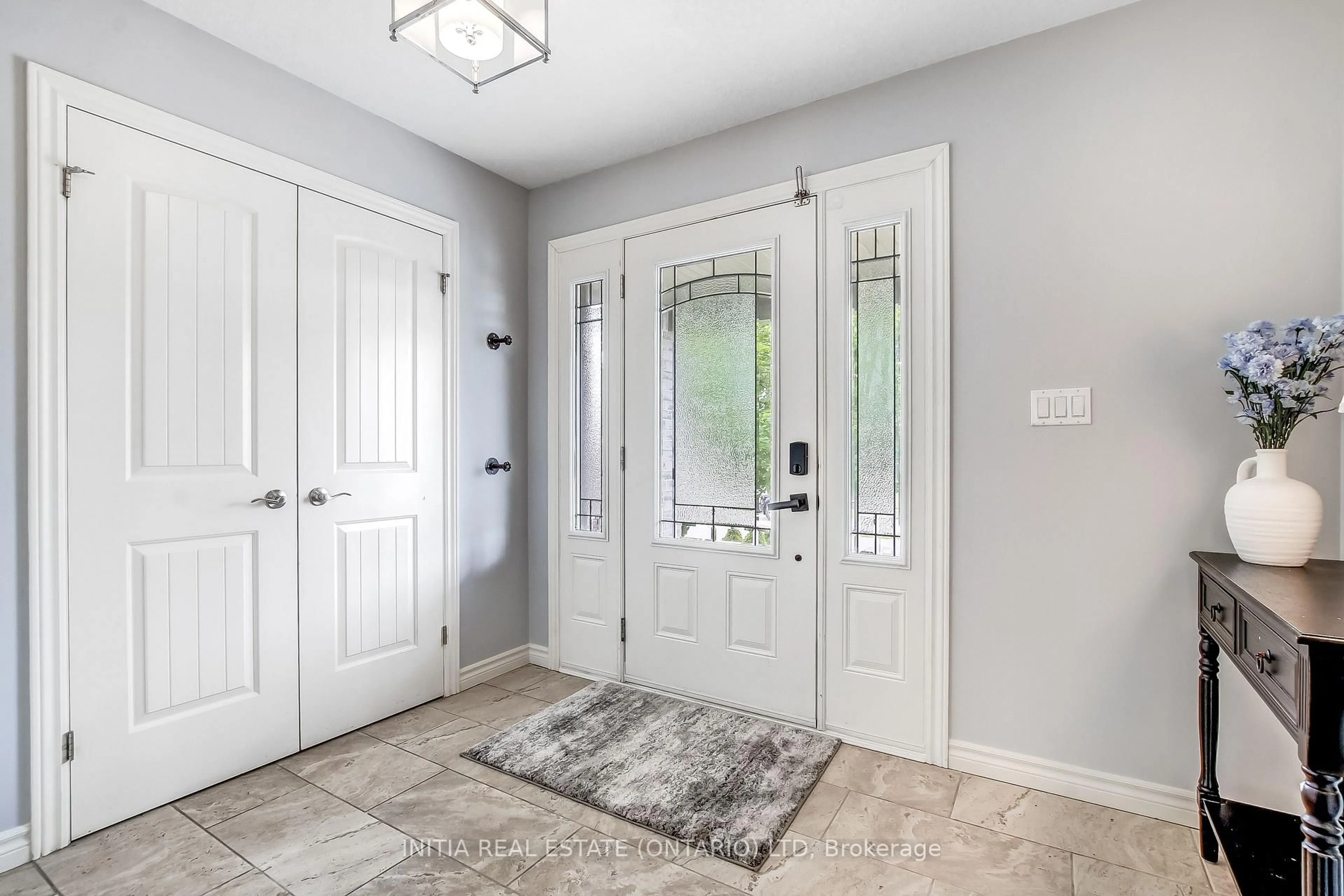 Indoor entryway for 1082 Oakcrossing Rd, London North Ontario N6H 0A8