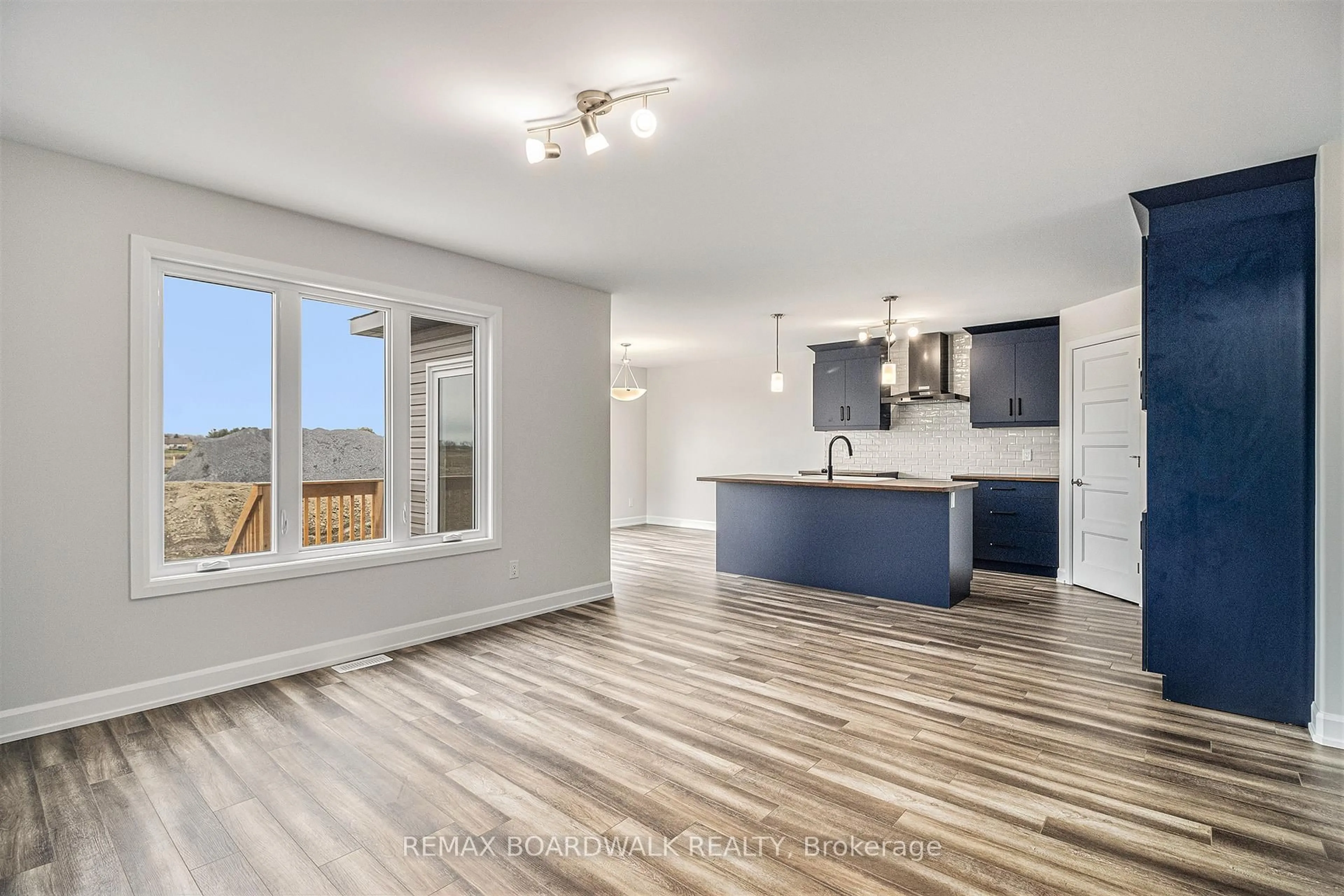 Open concept kitchen, unknown for 1141 Montblanc Cres, Russell Ontario K0A 1W0
