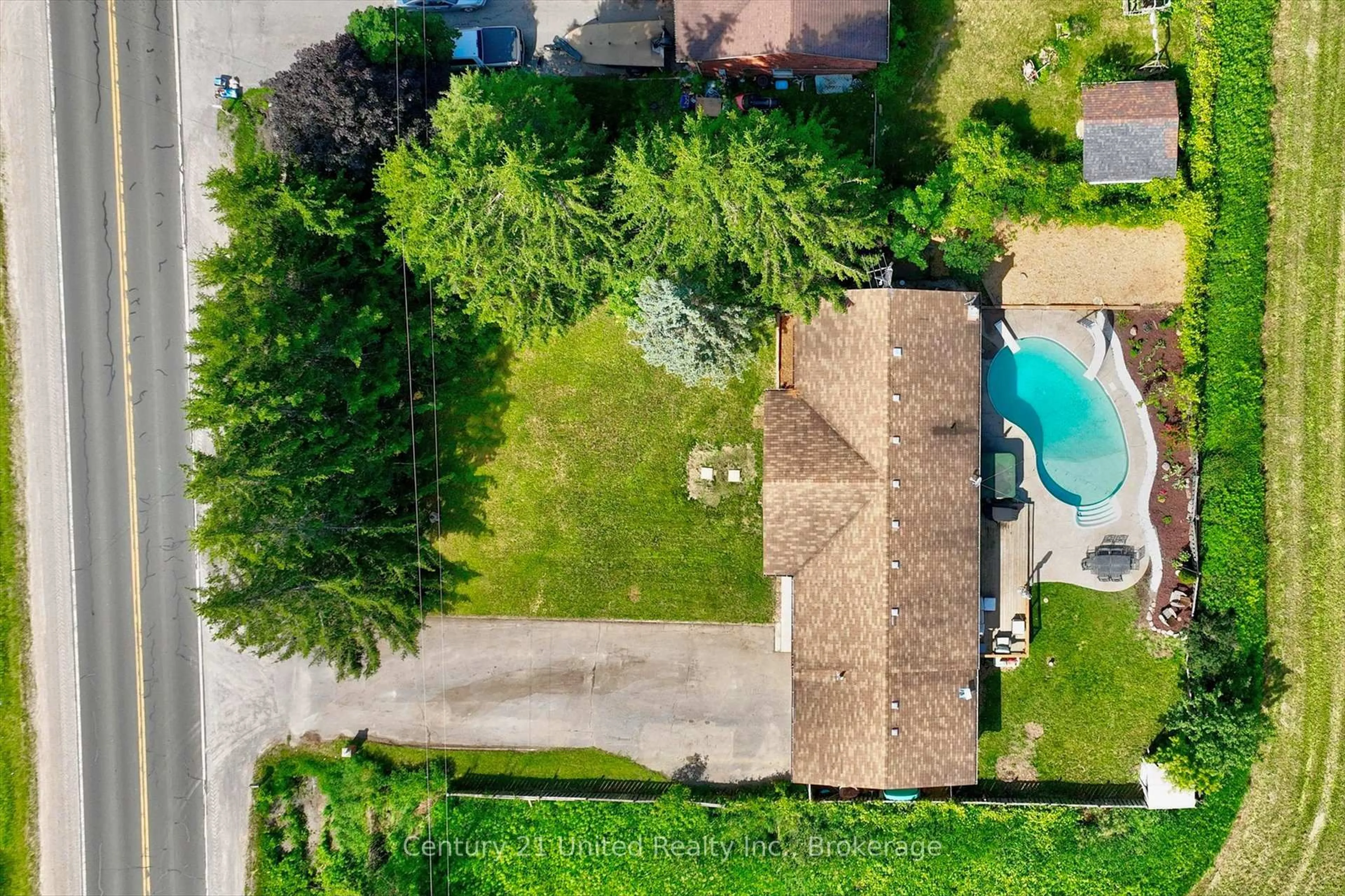 A pic from outside/outdoor area/front of a property/back of a property/a pic from drone, street for 850 Listowel Line, Selwyn Ontario K0L 1T0