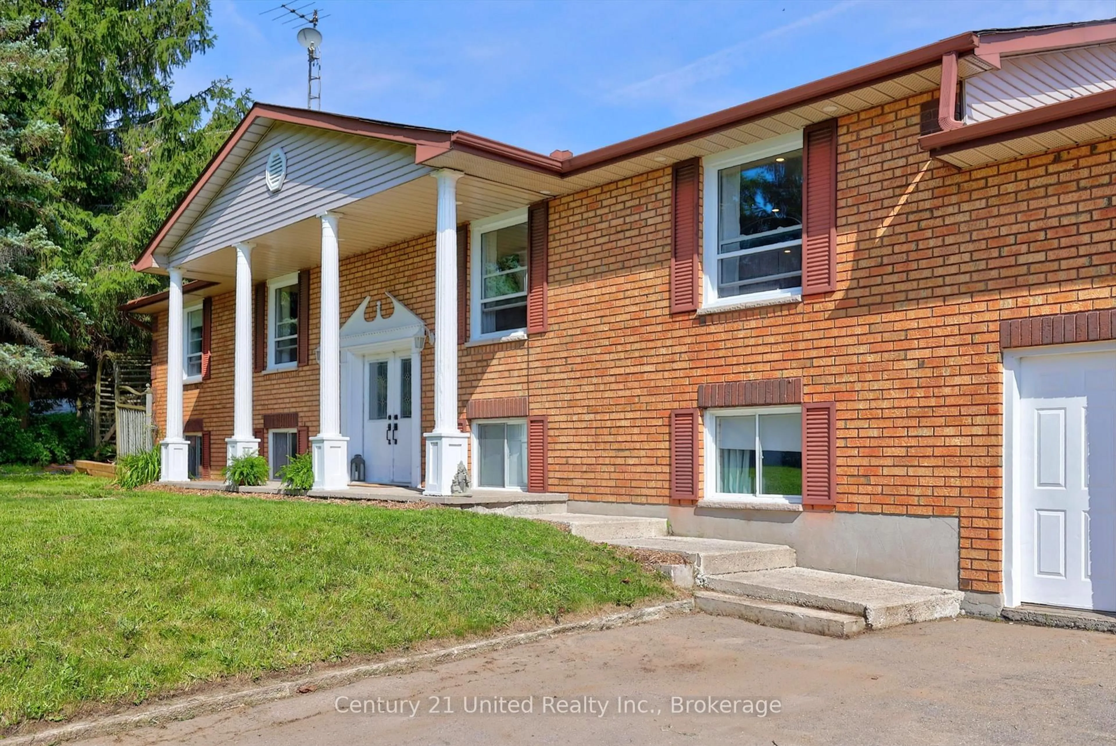 Home with brick exterior material, street for 850 Listowel Line, Selwyn Ontario K0L 1T0