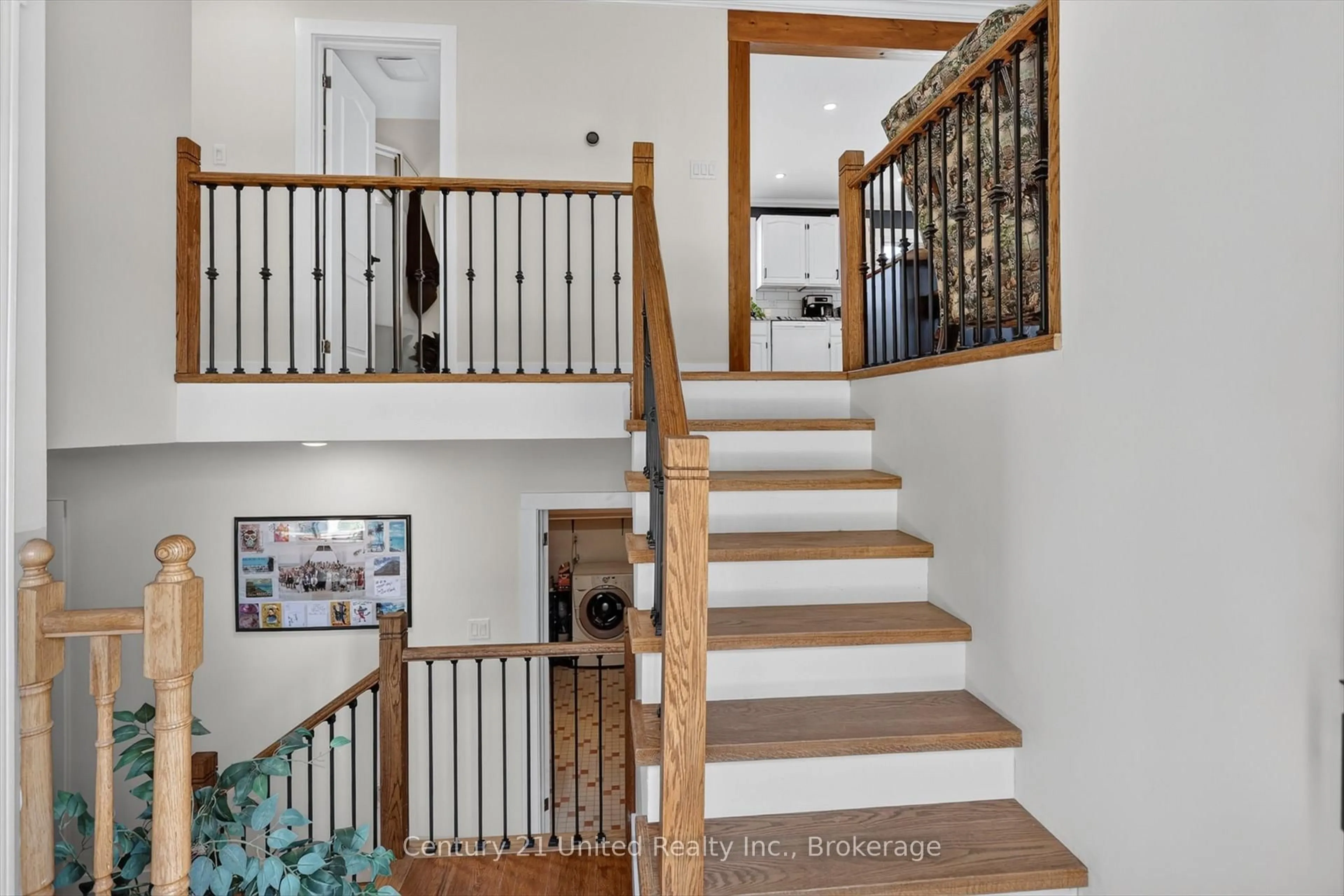 Stairs for 850 Listowel Line, Selwyn Ontario K0L 1T0