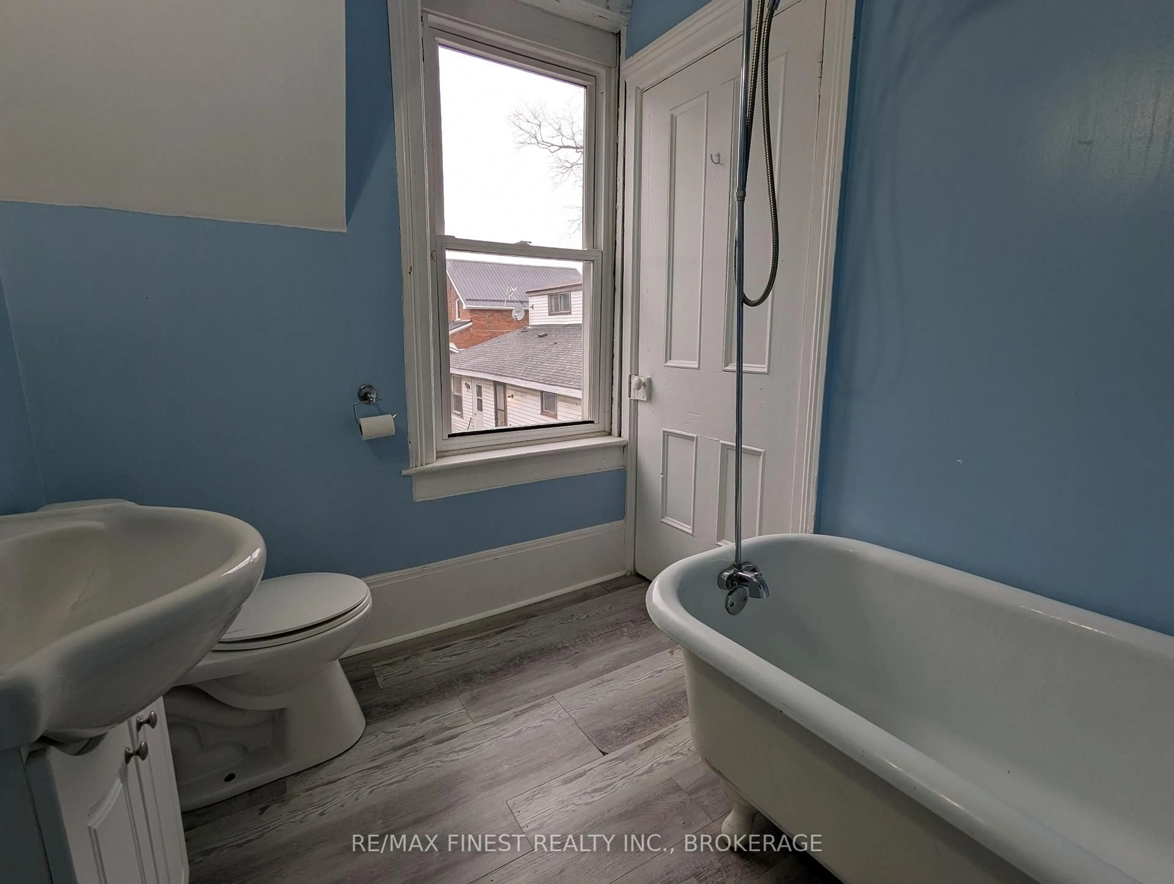 Standard bathroom, unknown for 11A Bridge St #west, Greater Napanee Ontario K7R 2C2
