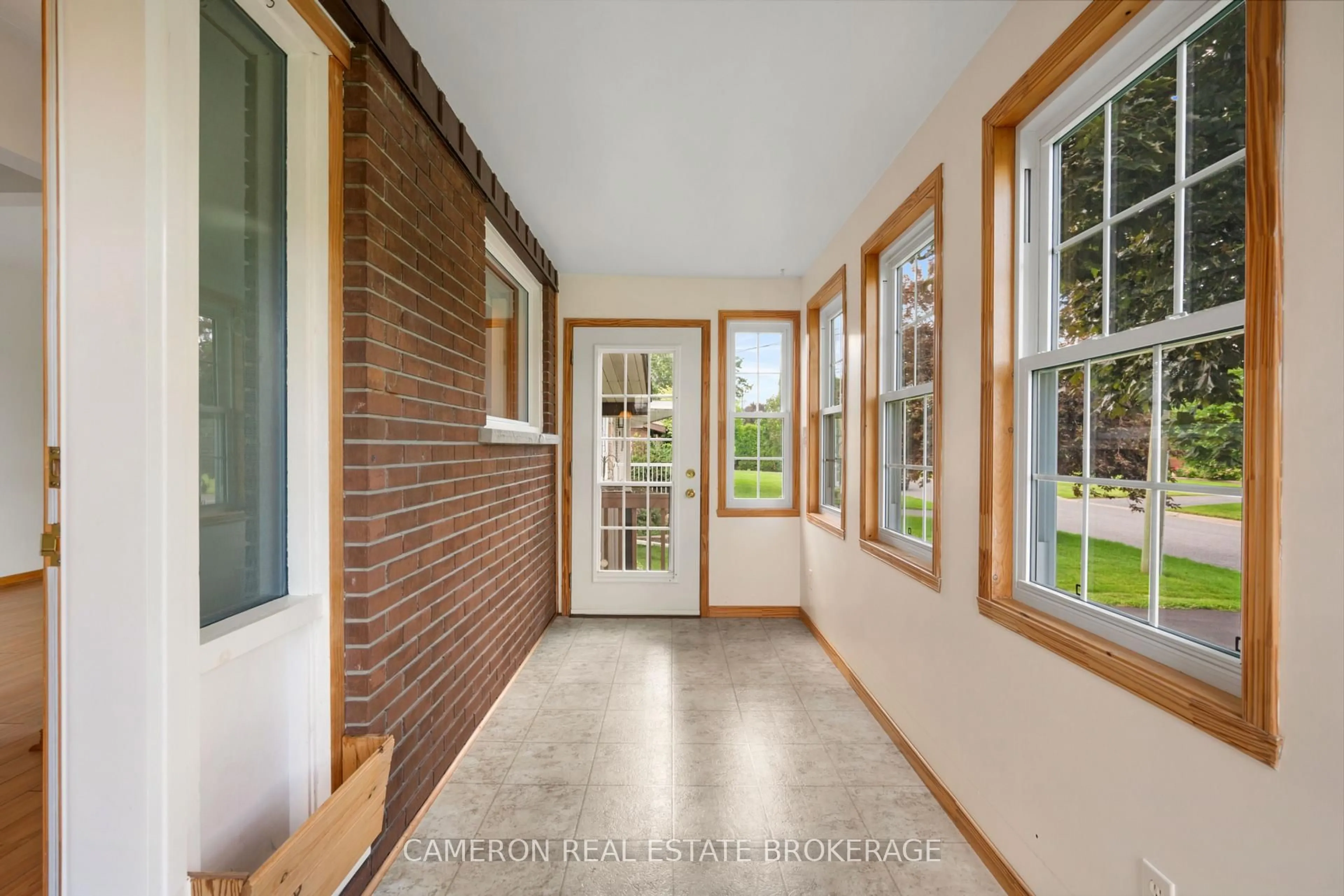 Indoor entryway for 425 Danis Ave, Cornwall Ontario K6H 5G2