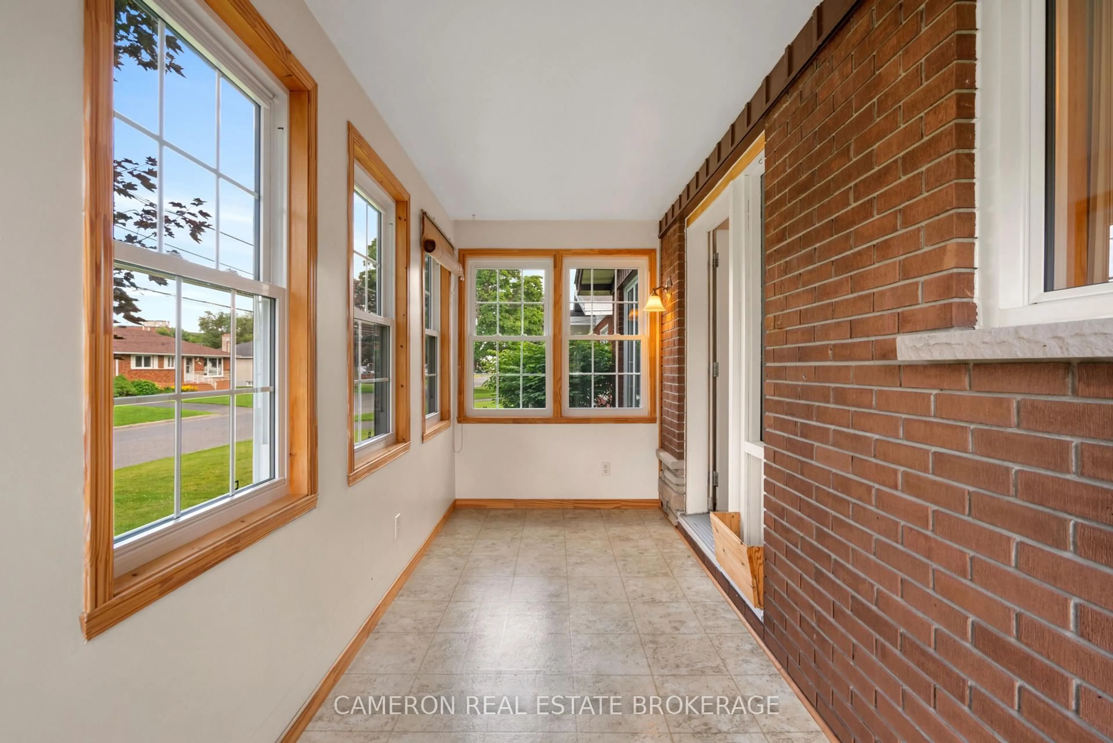 Indoor entryway for 425 Danis Ave, Cornwall Ontario K6H 5G2