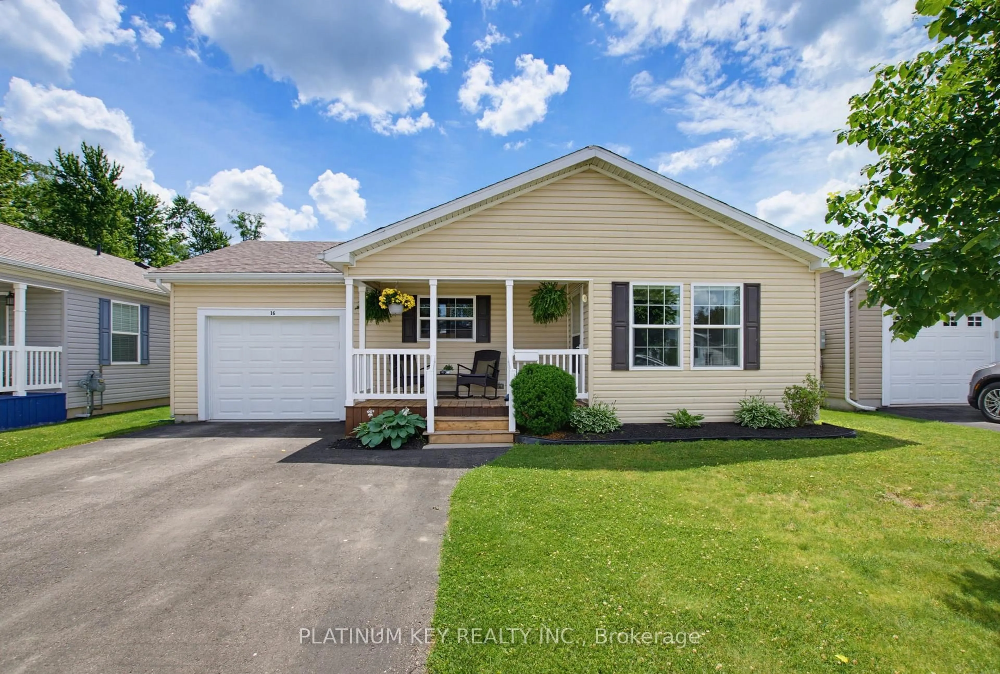 Home with vinyl exterior material, street for 16 Lindsay Dr, Strathroy-Caradoc Ontario N7G 0C5