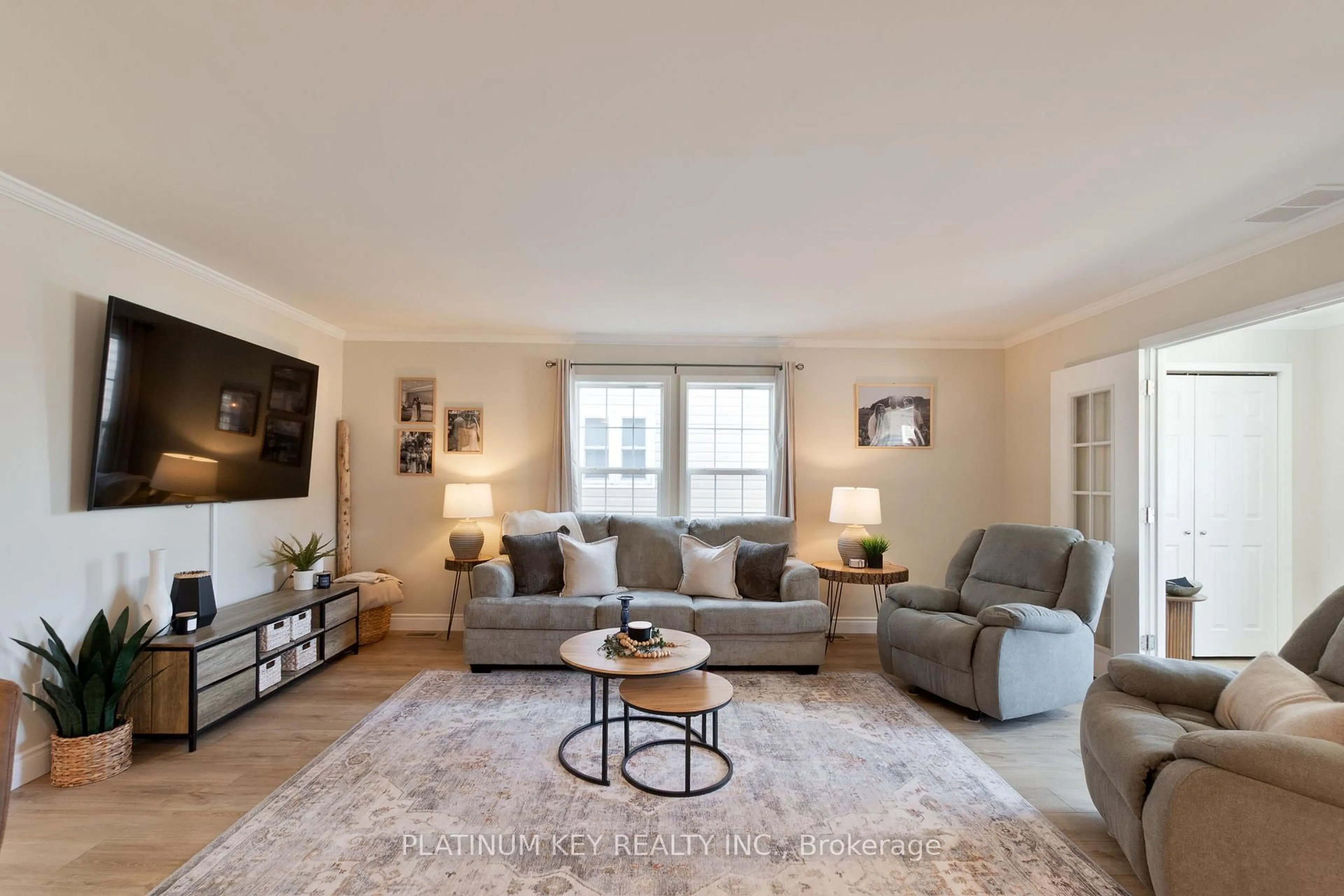 Living room with furniture, unknown for 16 Lindsay Dr, Strathroy-Caradoc Ontario N7G 0C5