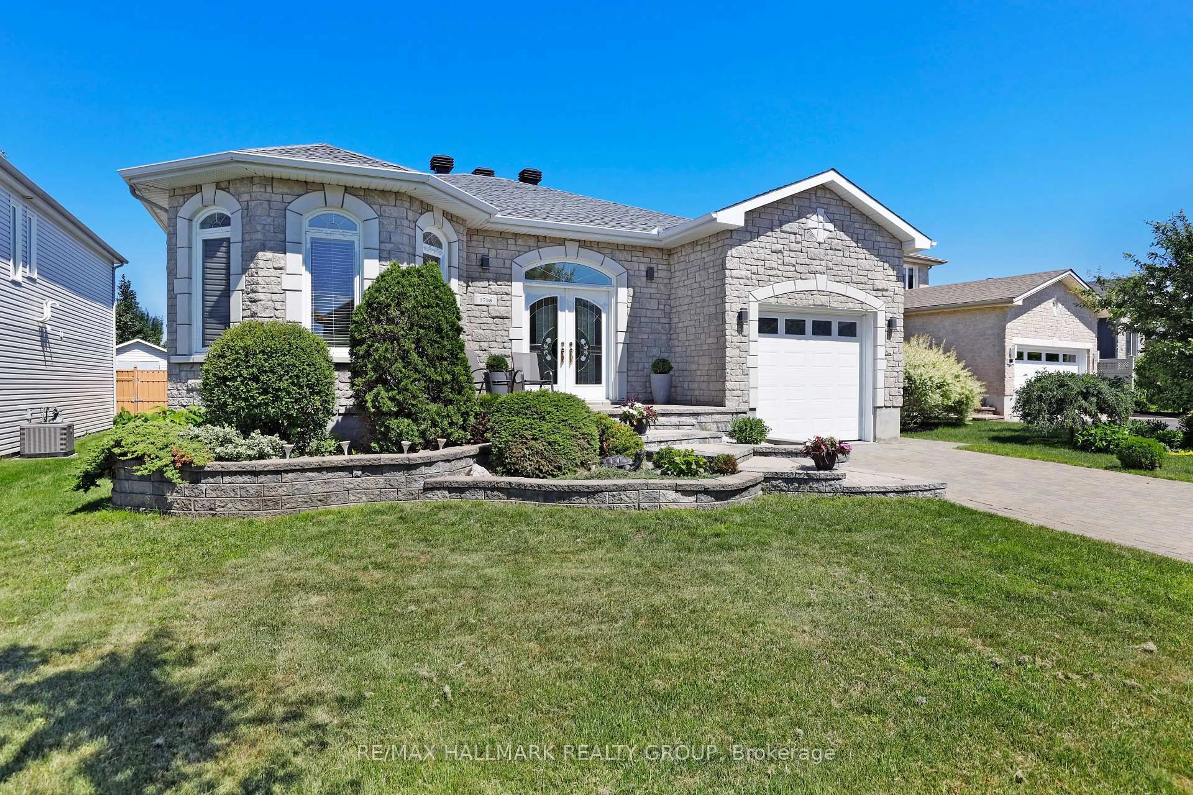Home with brick exterior material, street for 1795 Patricia St, Clarence-Rockland Ontario K4K 1T4