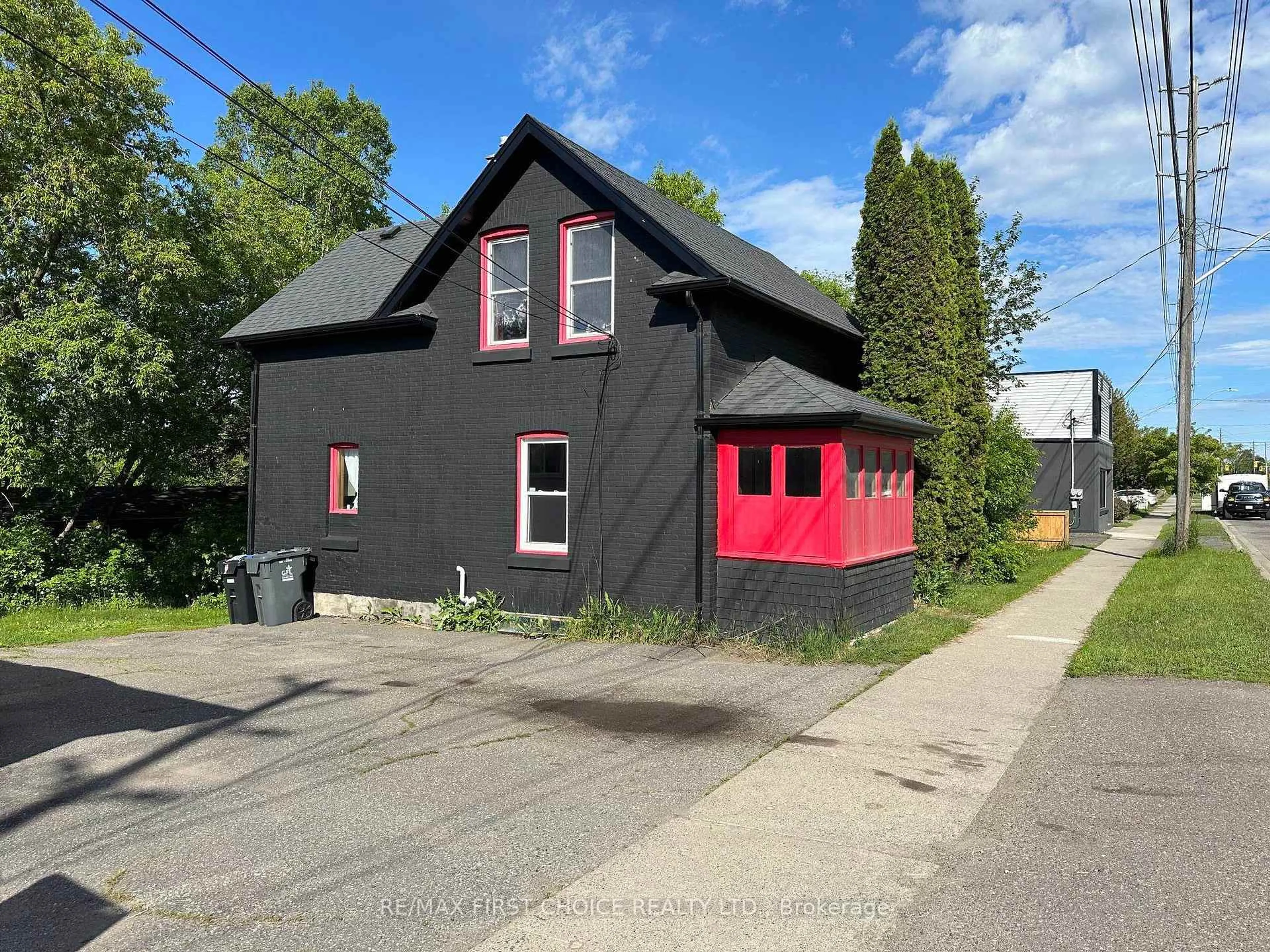 Unknown for 520 Van Norman St, Thunder Bay Ontario P7A 4E4