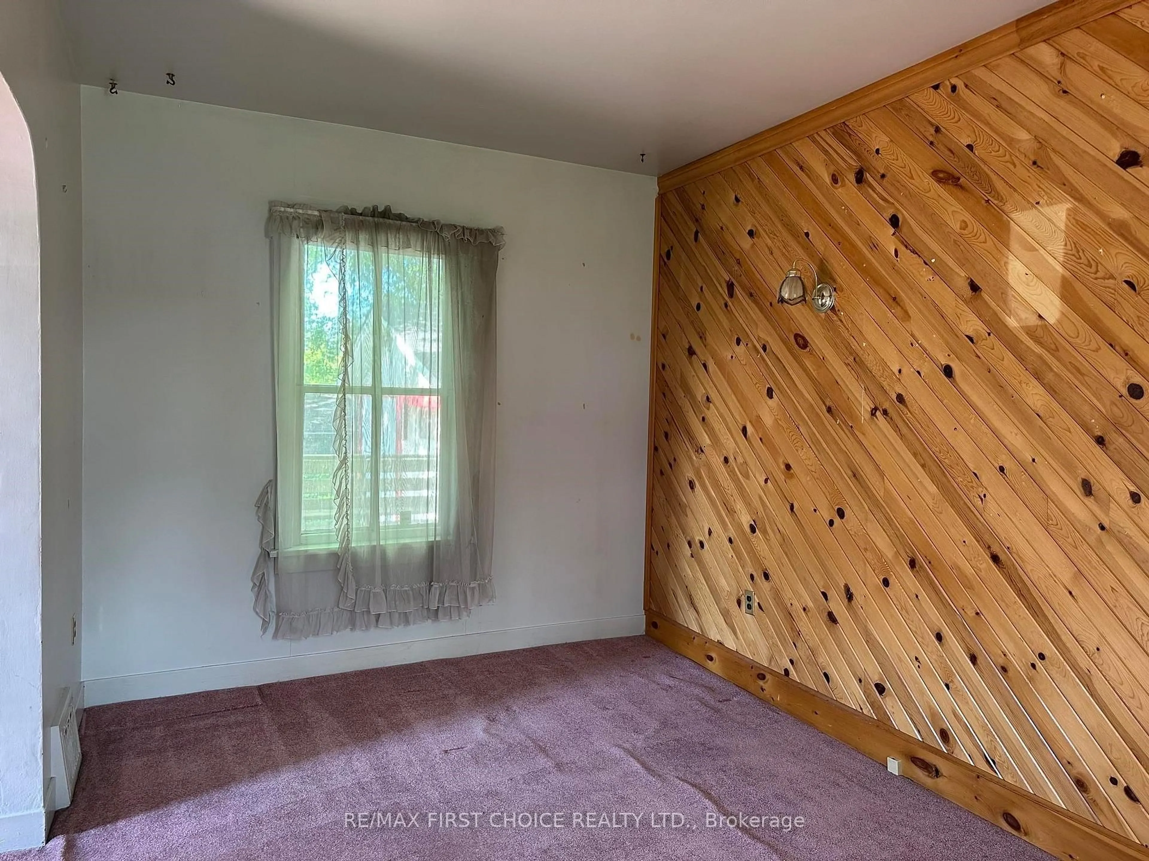 A pic of a room for 520 Van Norman St, Thunder Bay Ontario P7A 4E4