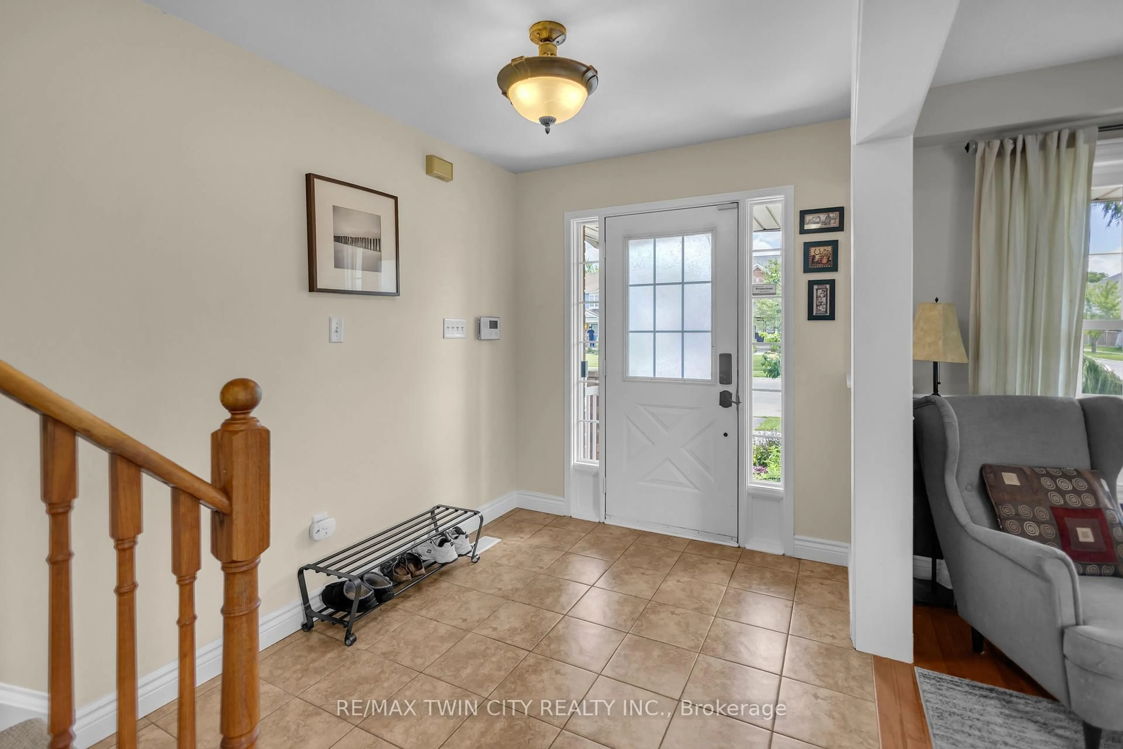 Indoor entryway for 124 Blackburn Dr, Brantford Ontario N3T 6S2