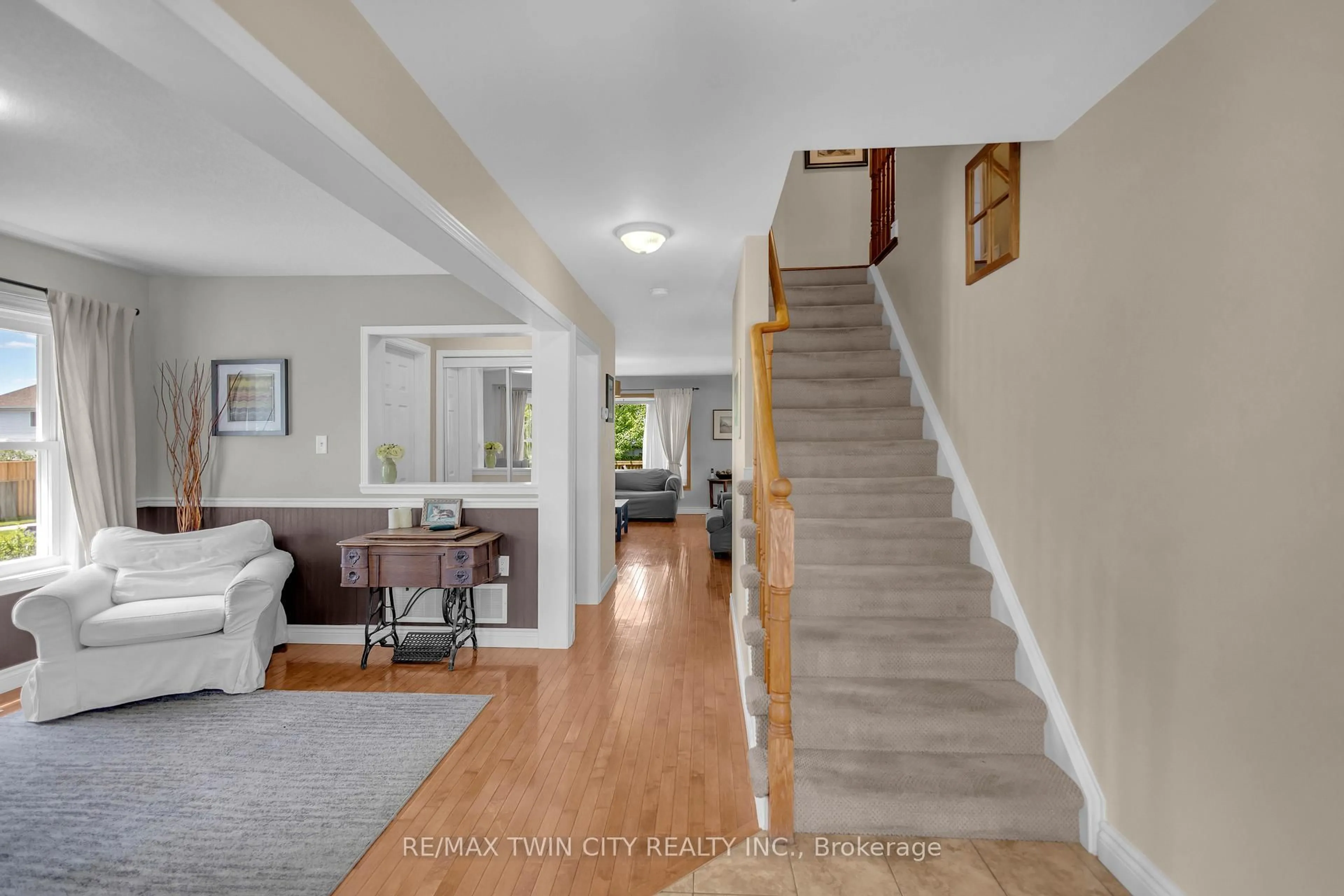 Indoor entryway for 124 Blackburn Dr, Brantford Ontario N3T 6S2