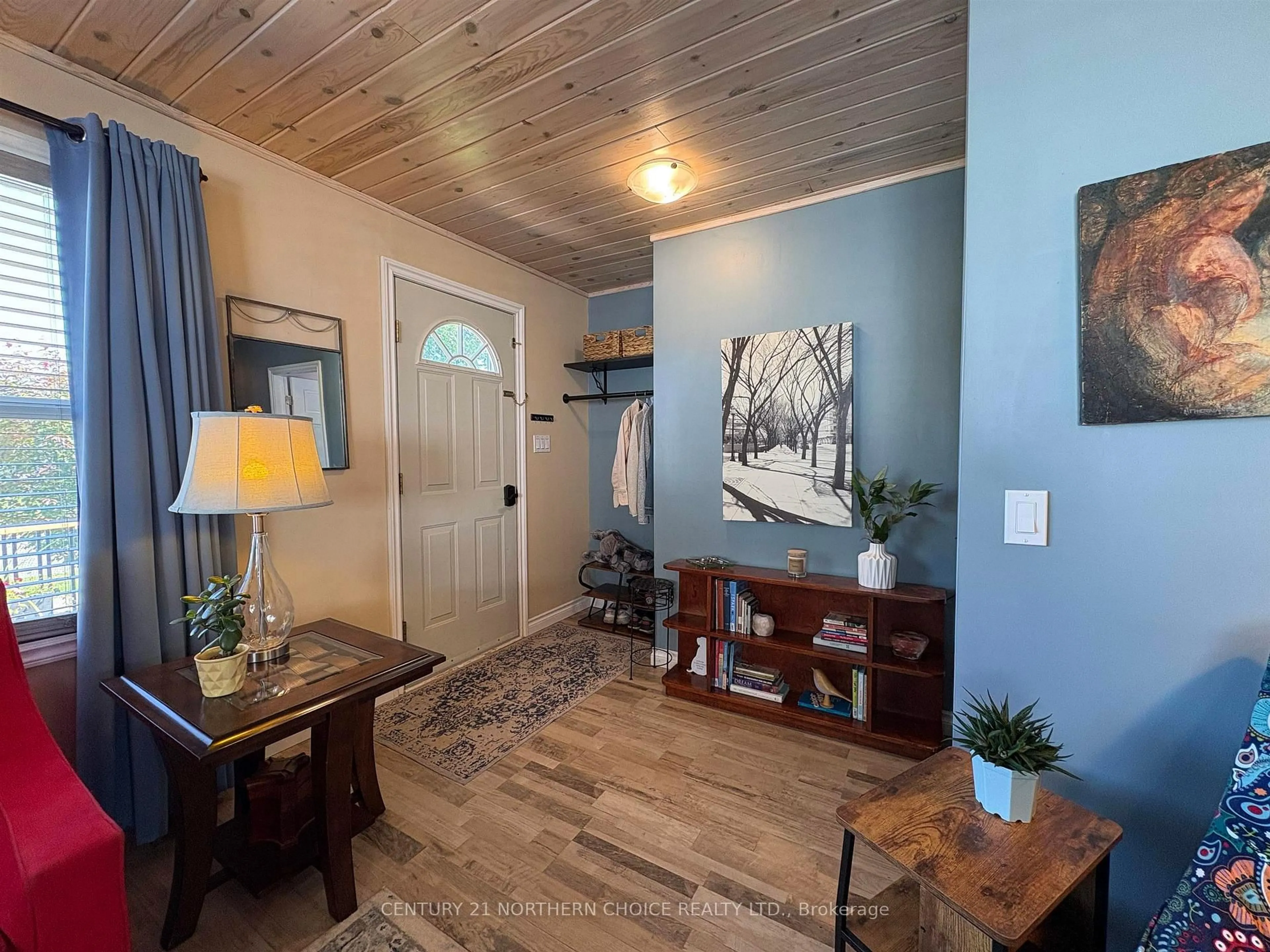 Indoor entryway for 1119 Third St, Fort Frances Ontario P9A 1S6
