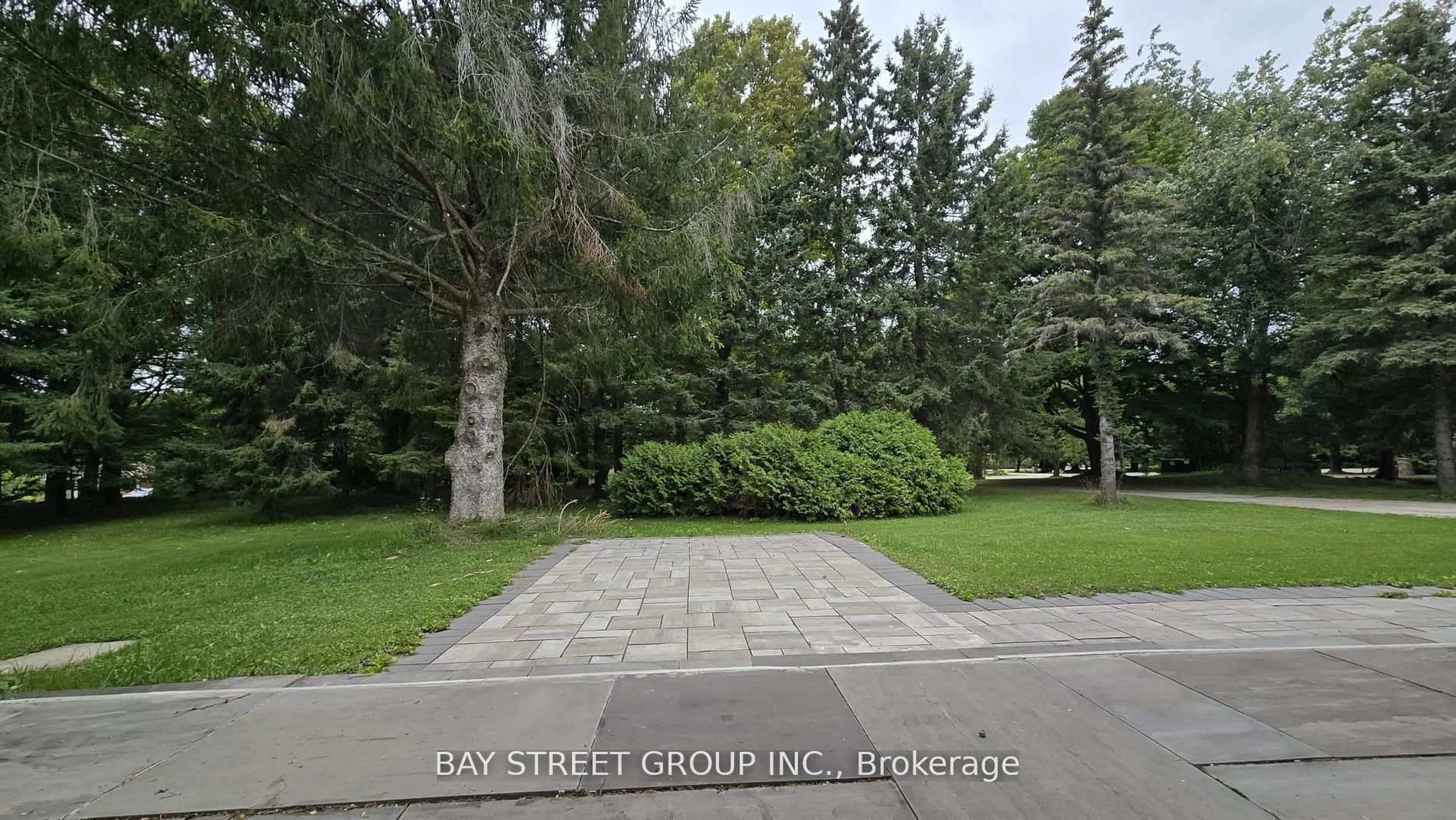 Patio, street for 49 Maplewood Dr, Amaranth Ontario L9V 3N6