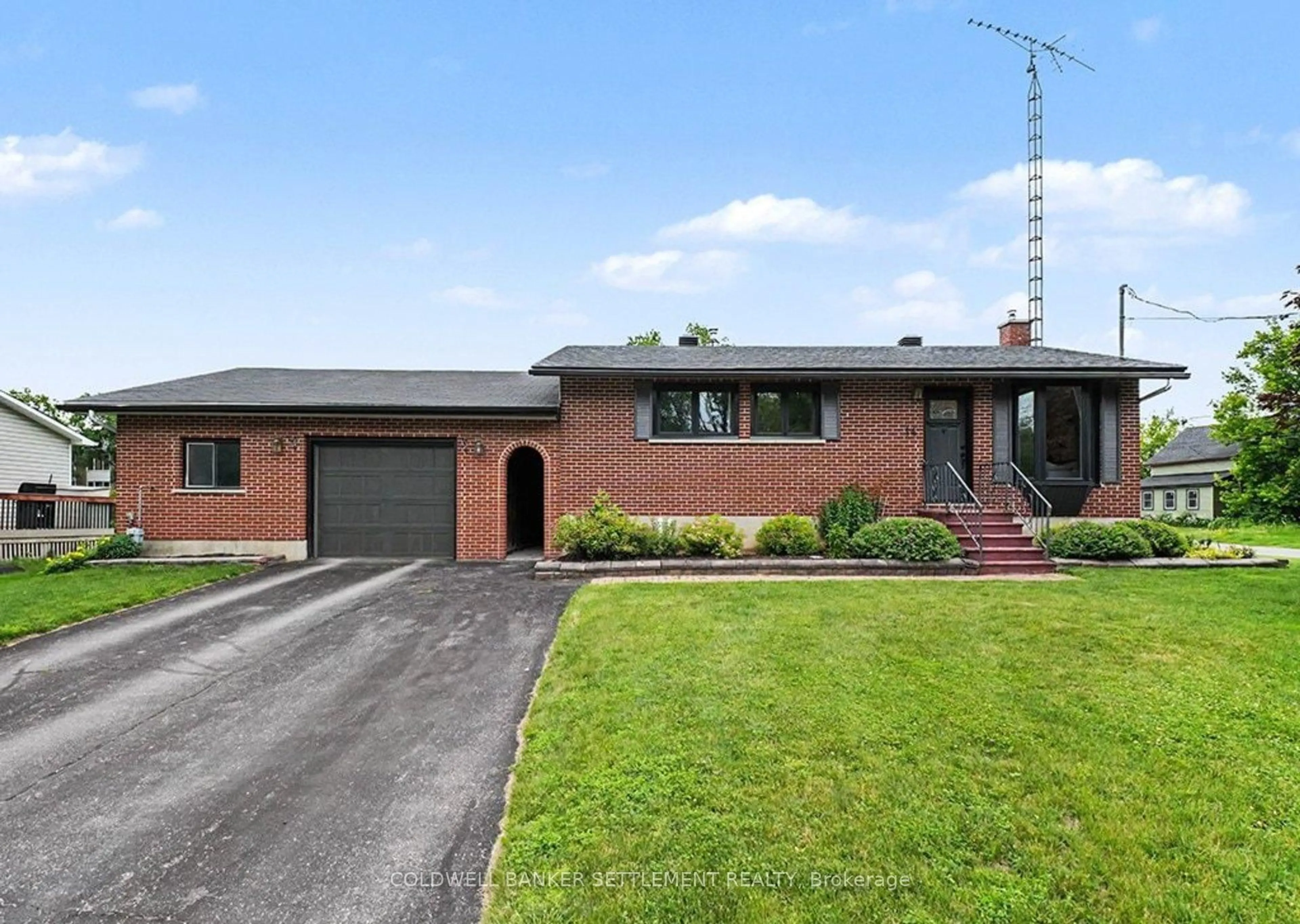 Home with brick exterior material, street for 14 Baynes St, Perth Ontario K7H 1R1